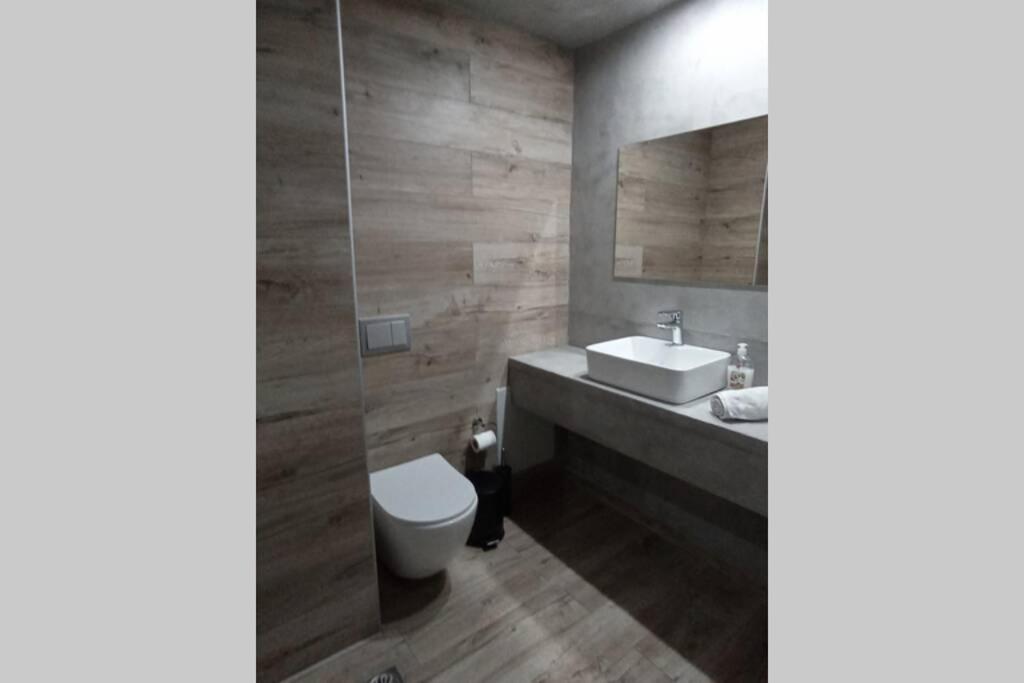 One-Bedroom Apartment - Photo 26