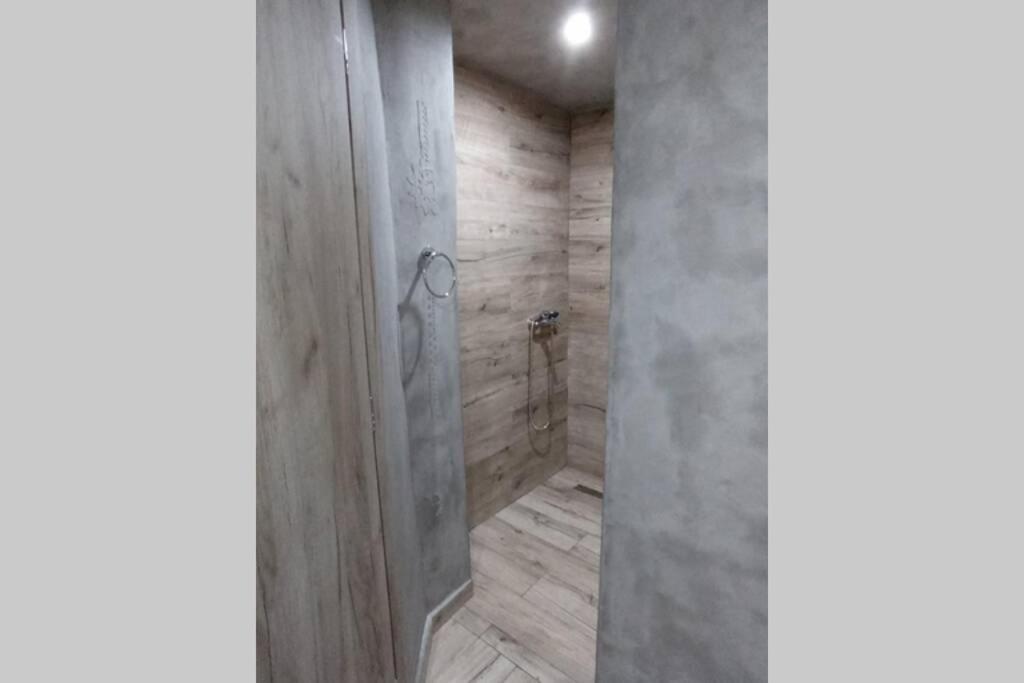One-Bedroom Apartment - Photo 35