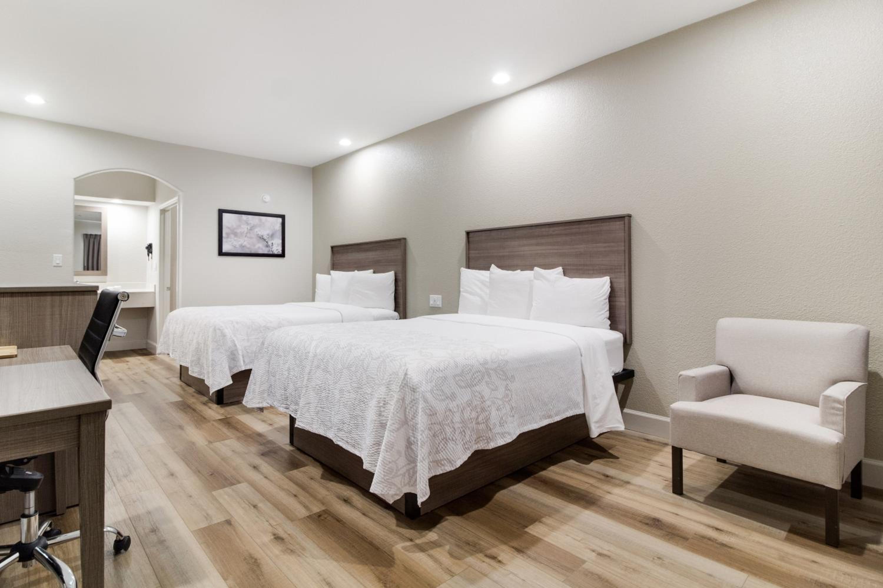 Superior Queen Room with Two Queen Beds Smoke Free - Photo 1