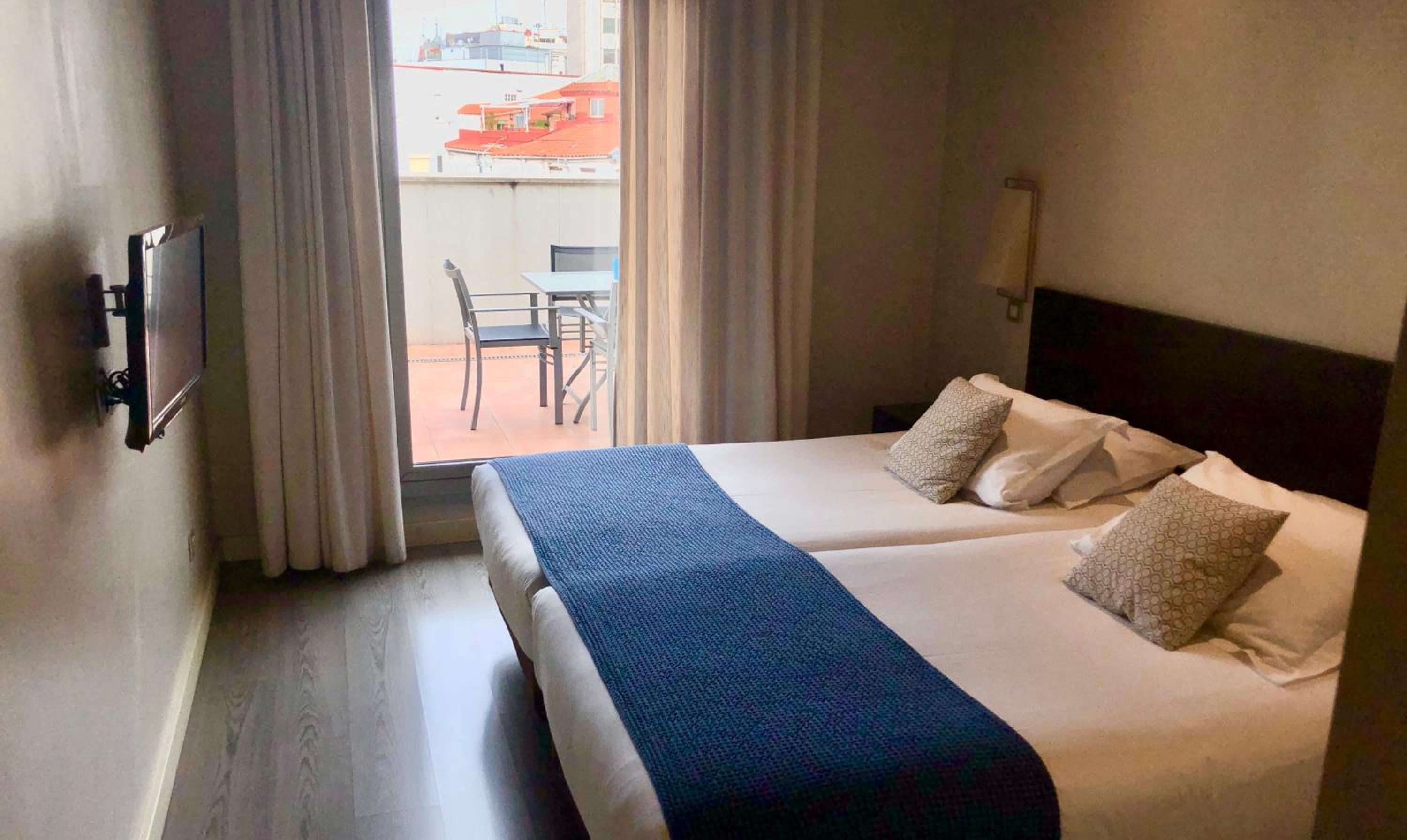 Family Suite with Balcony - Photo 1