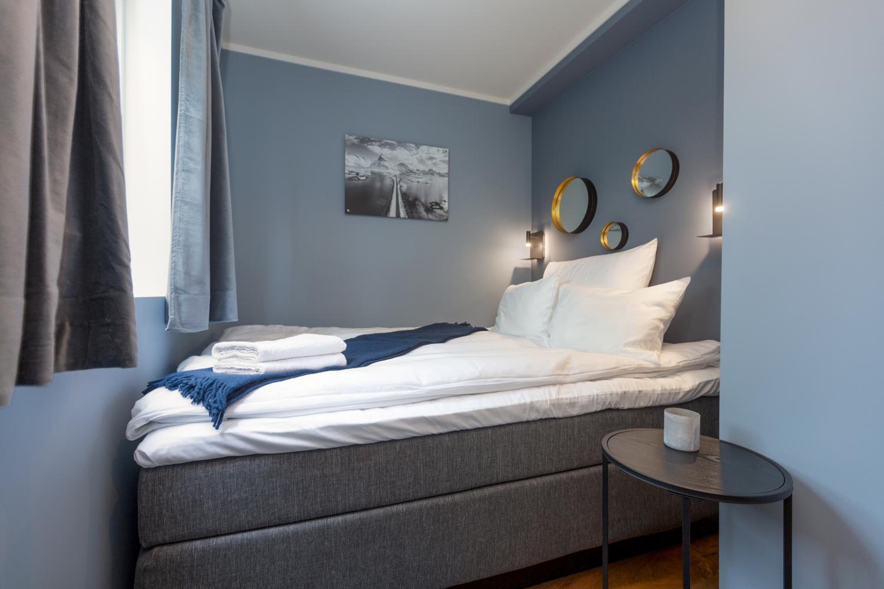 Varden- Standard Two Bedroom Apartment photo 3
