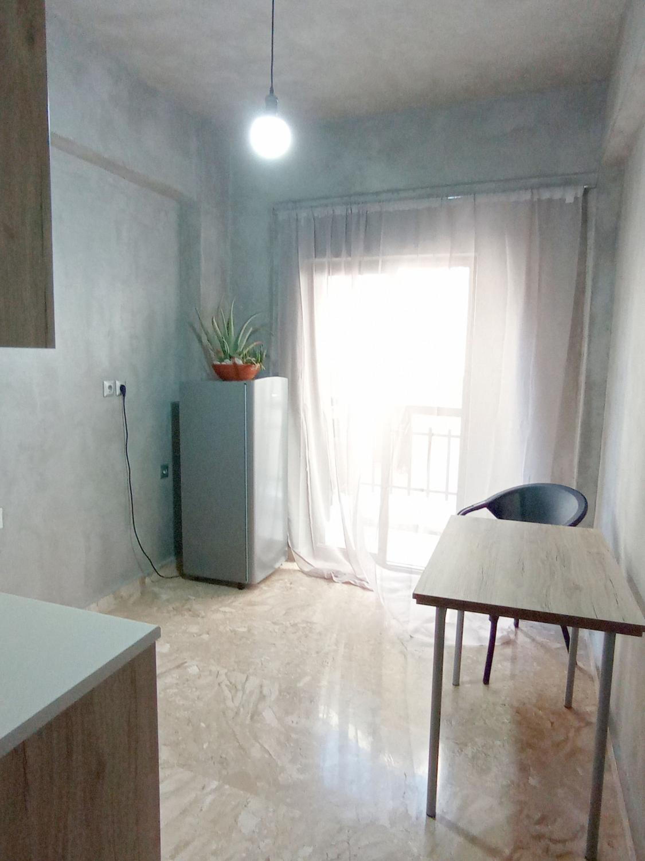 One-Bedroom Apartment - Photo 3