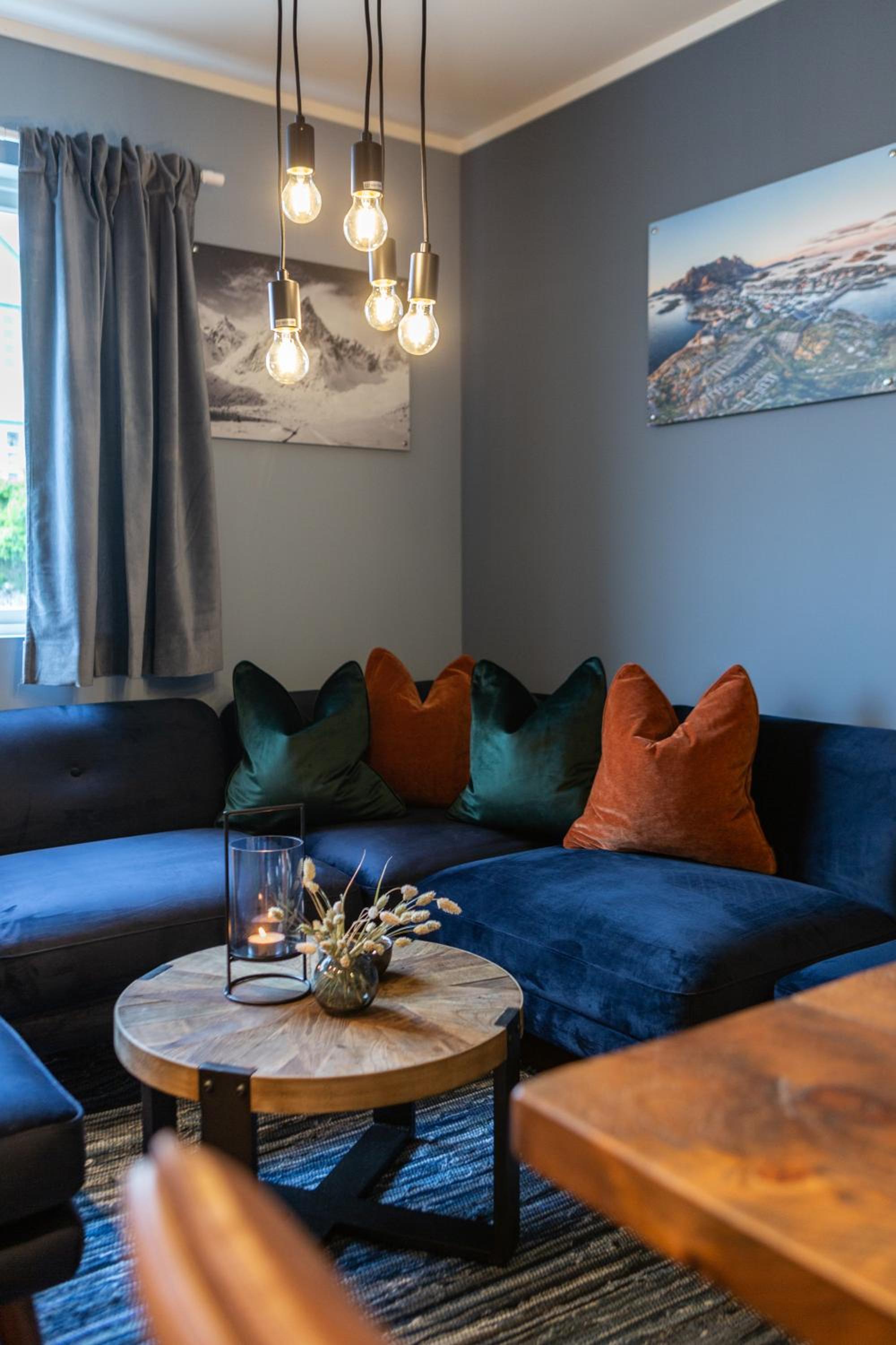 Varden- Standard Two Bedroom Apartment photo 2