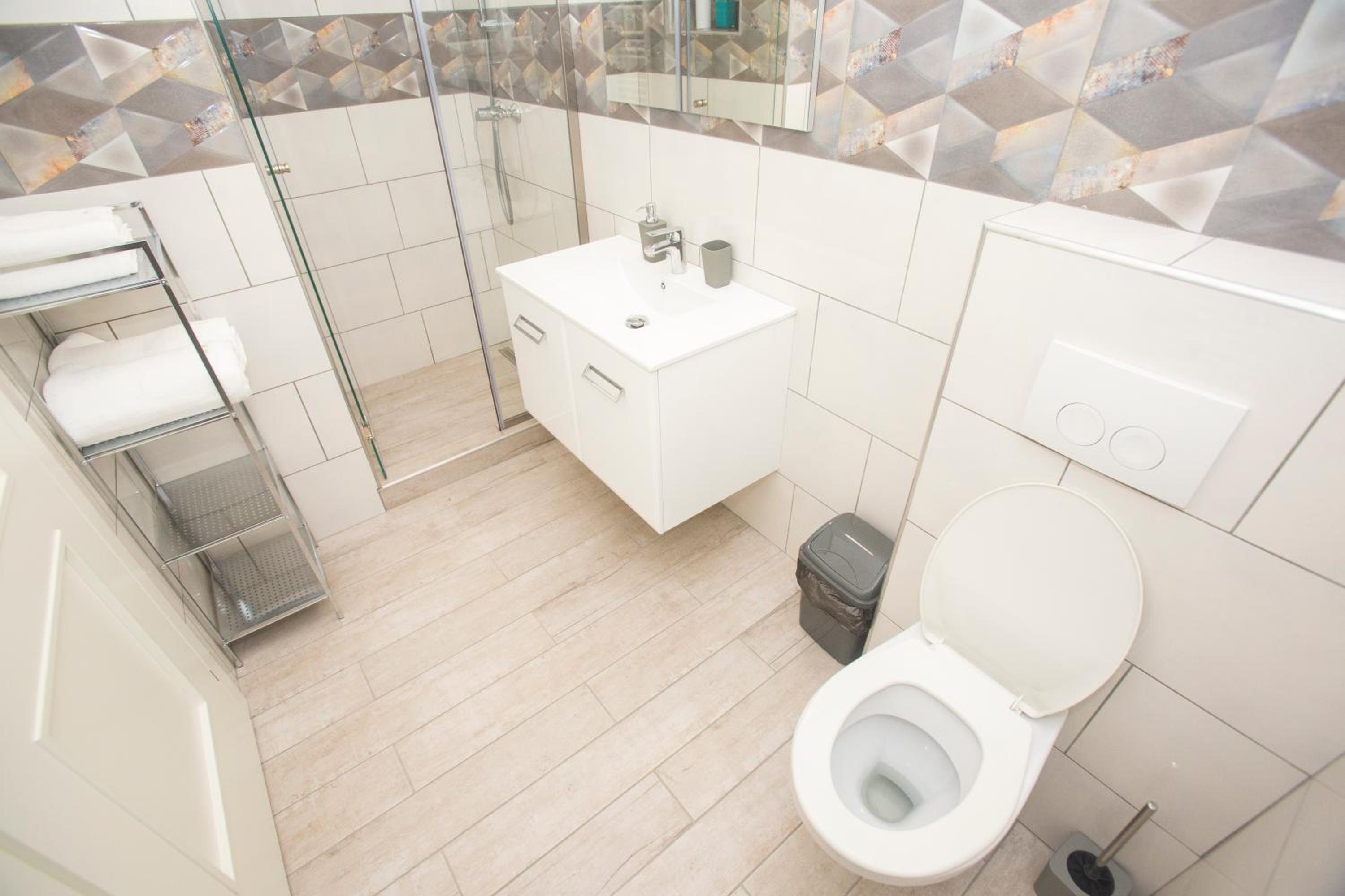 Apartment with Terrace - Photo 4