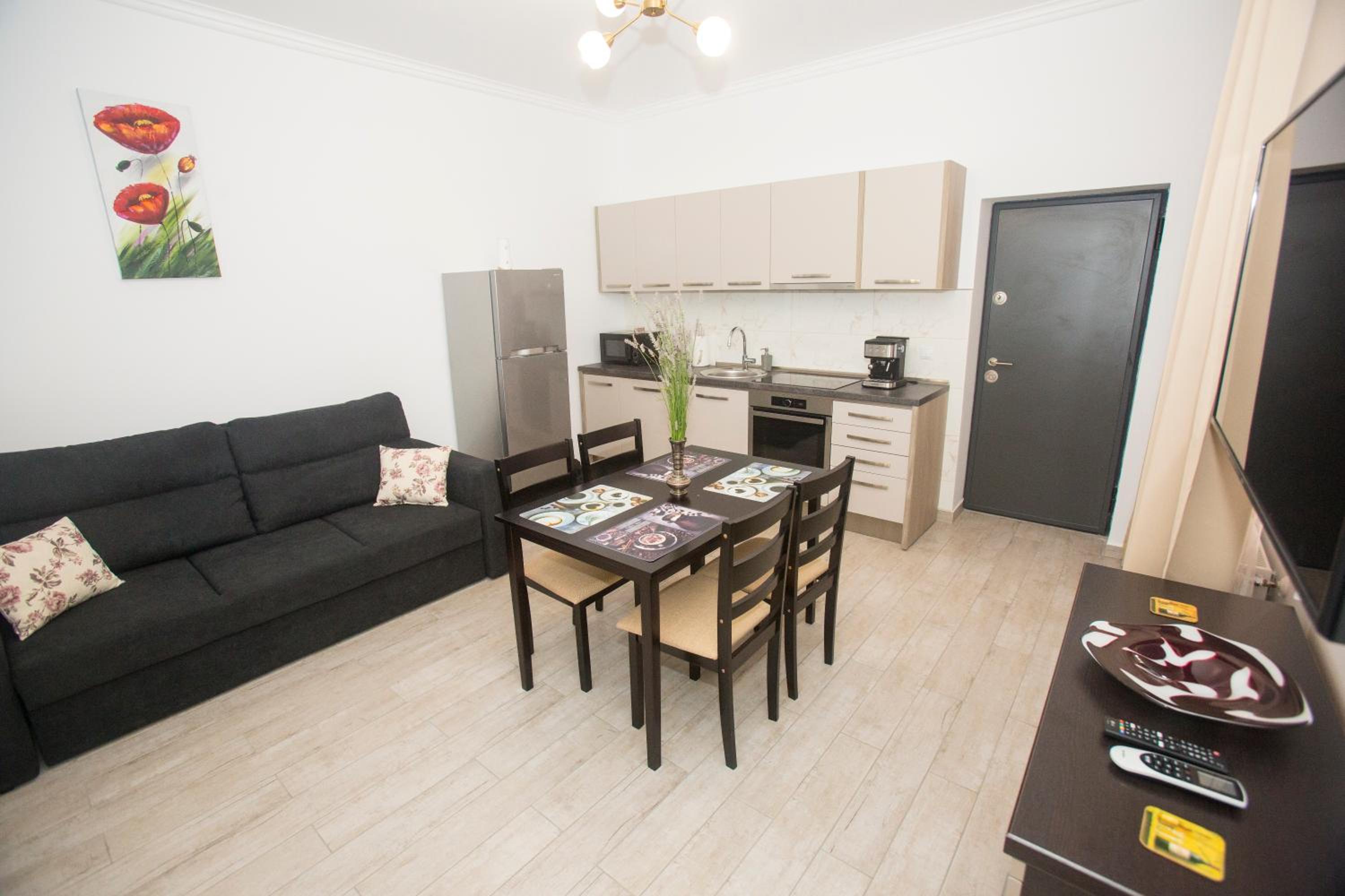 Apartment with Terrace - Photo 13