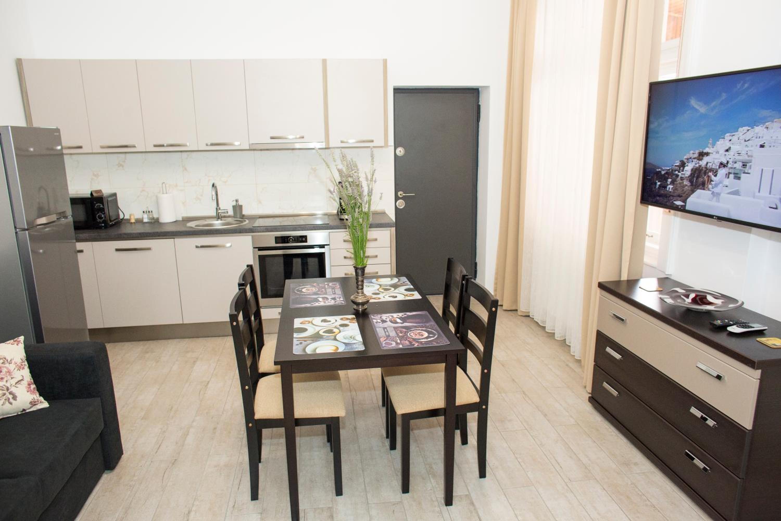 Apartment with Terrace - Photo 10