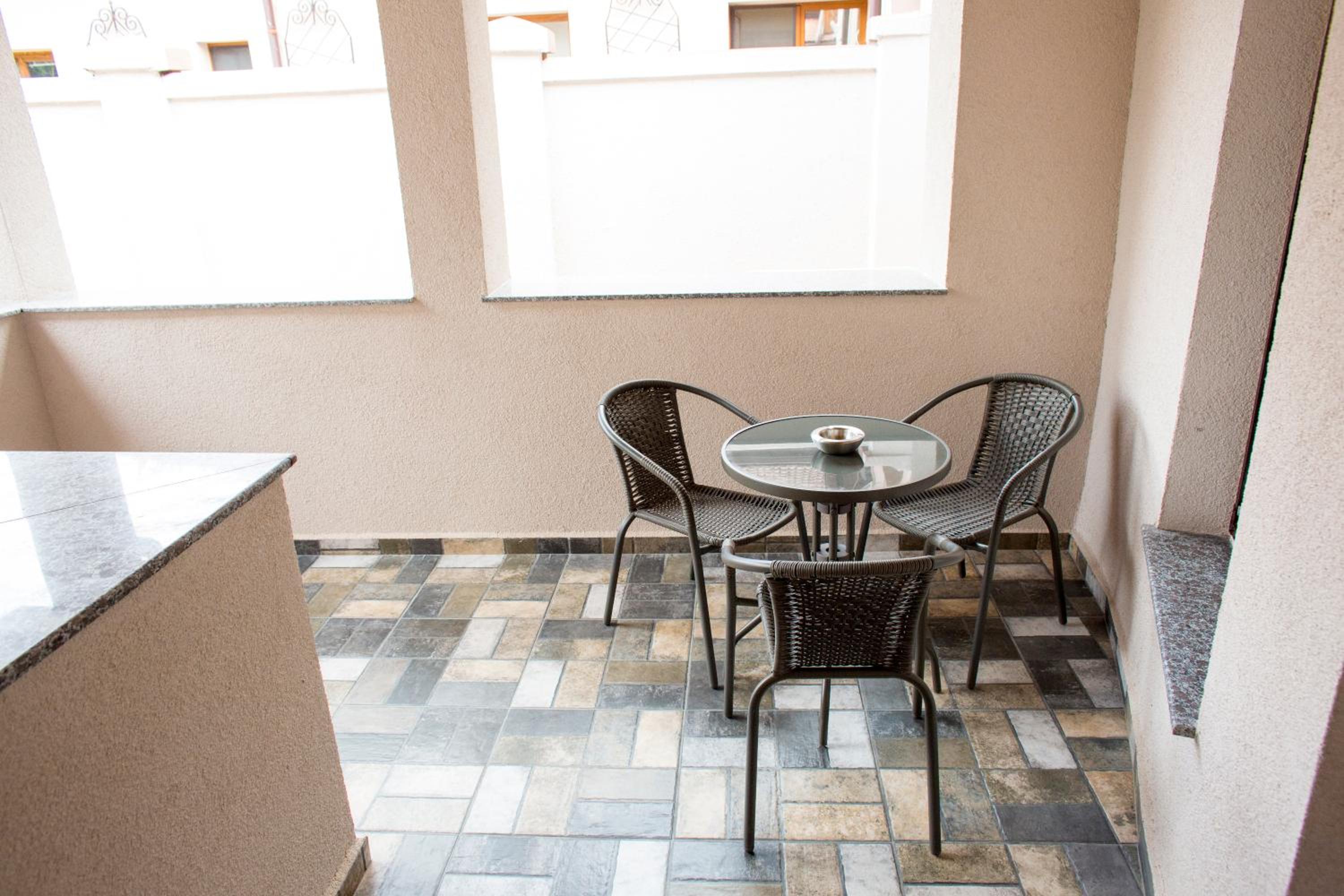 Apartment with Terrace - Photo 19