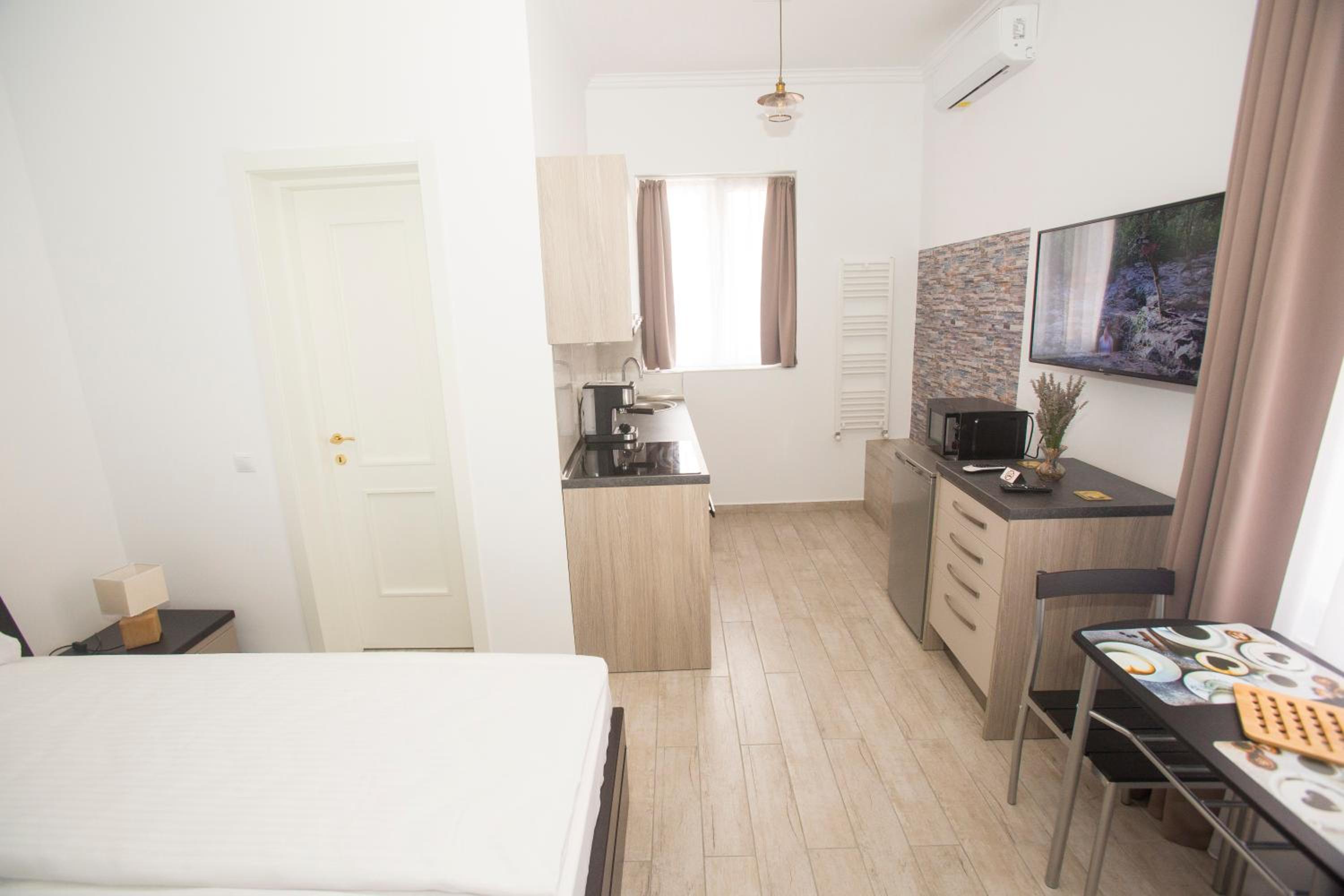 Studio Apartment - Photo 4