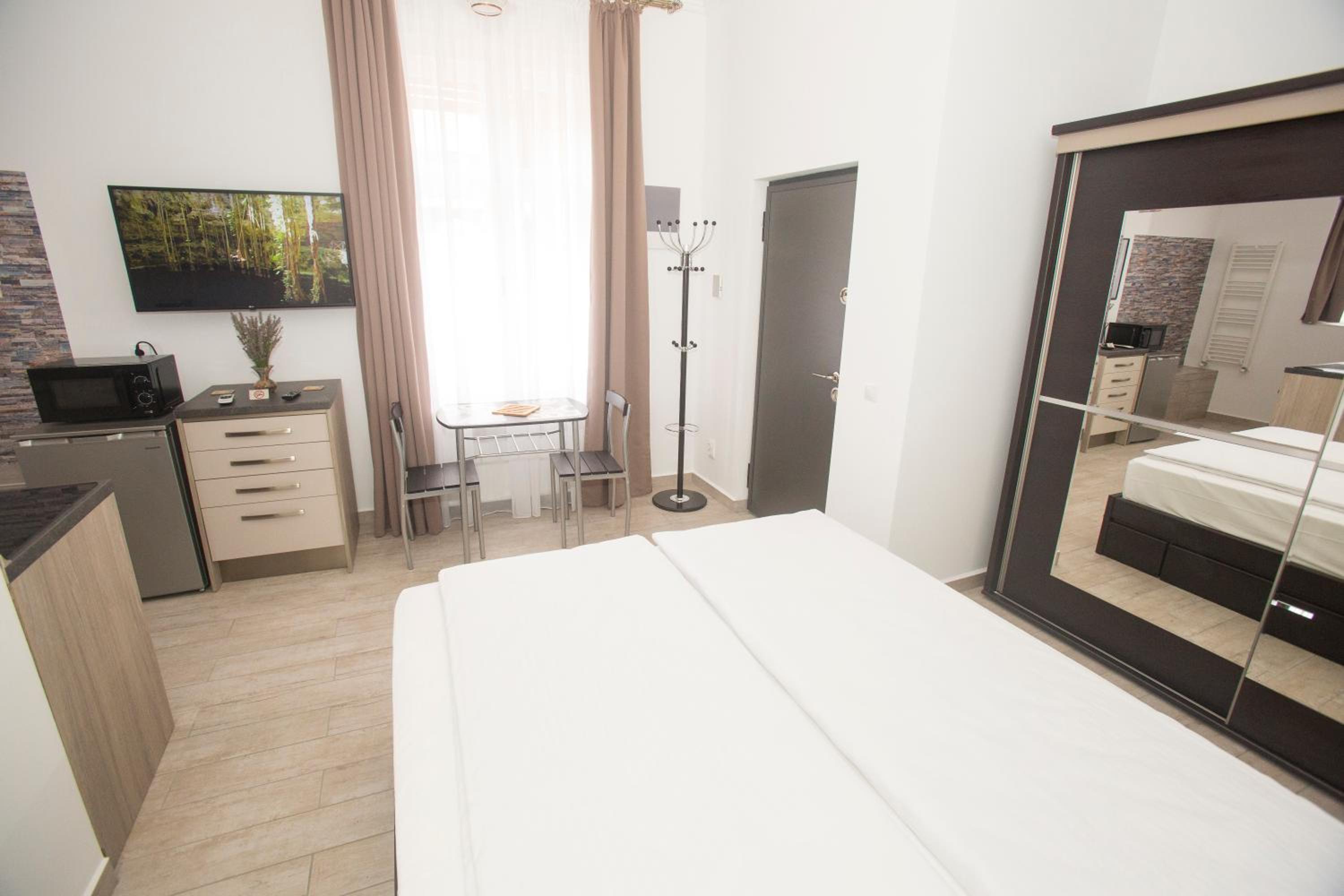 Studio Apartment - Photo 11