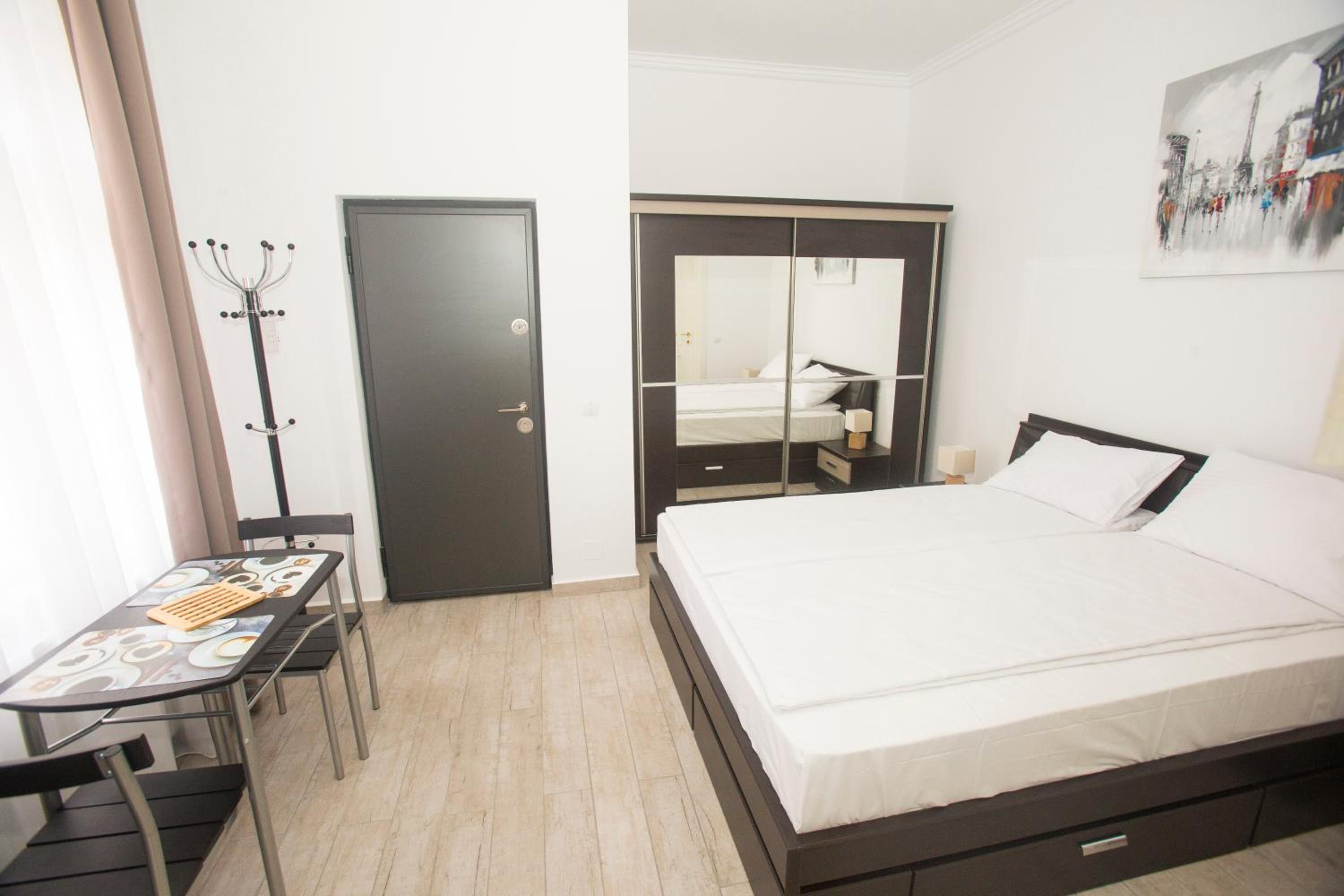 Studio Apartment - Photo 9
