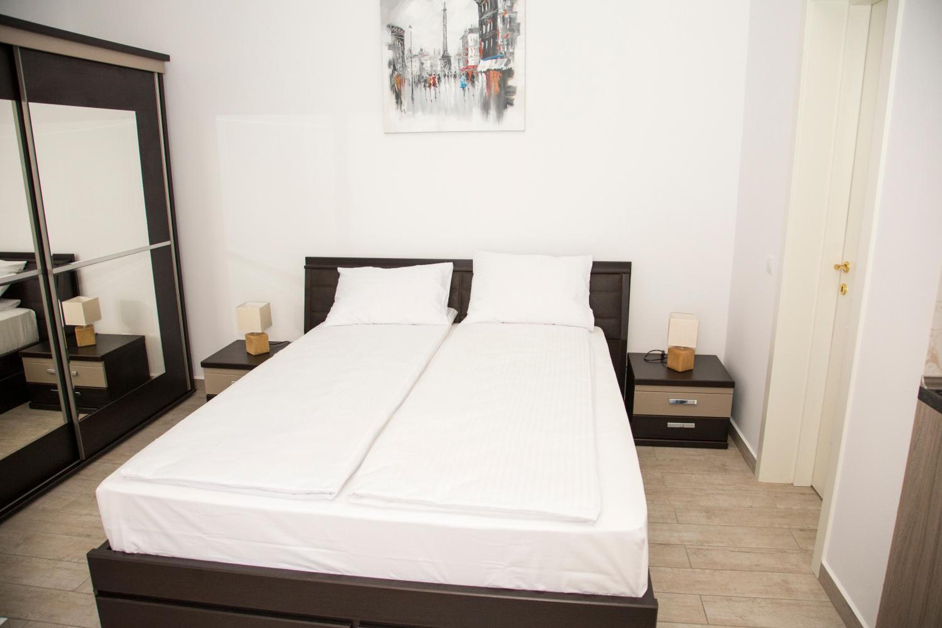 Studio Apartment - Photo 8