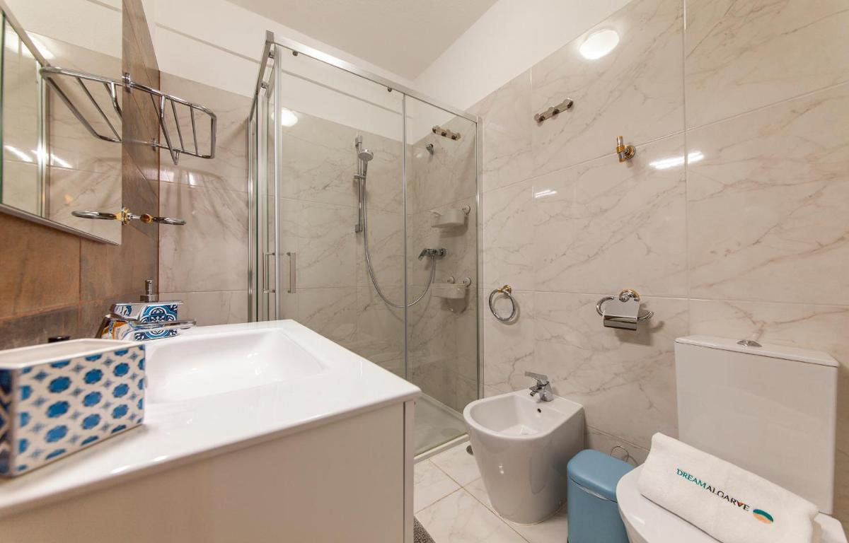 Two-Bedroom Apartment - Photo 24