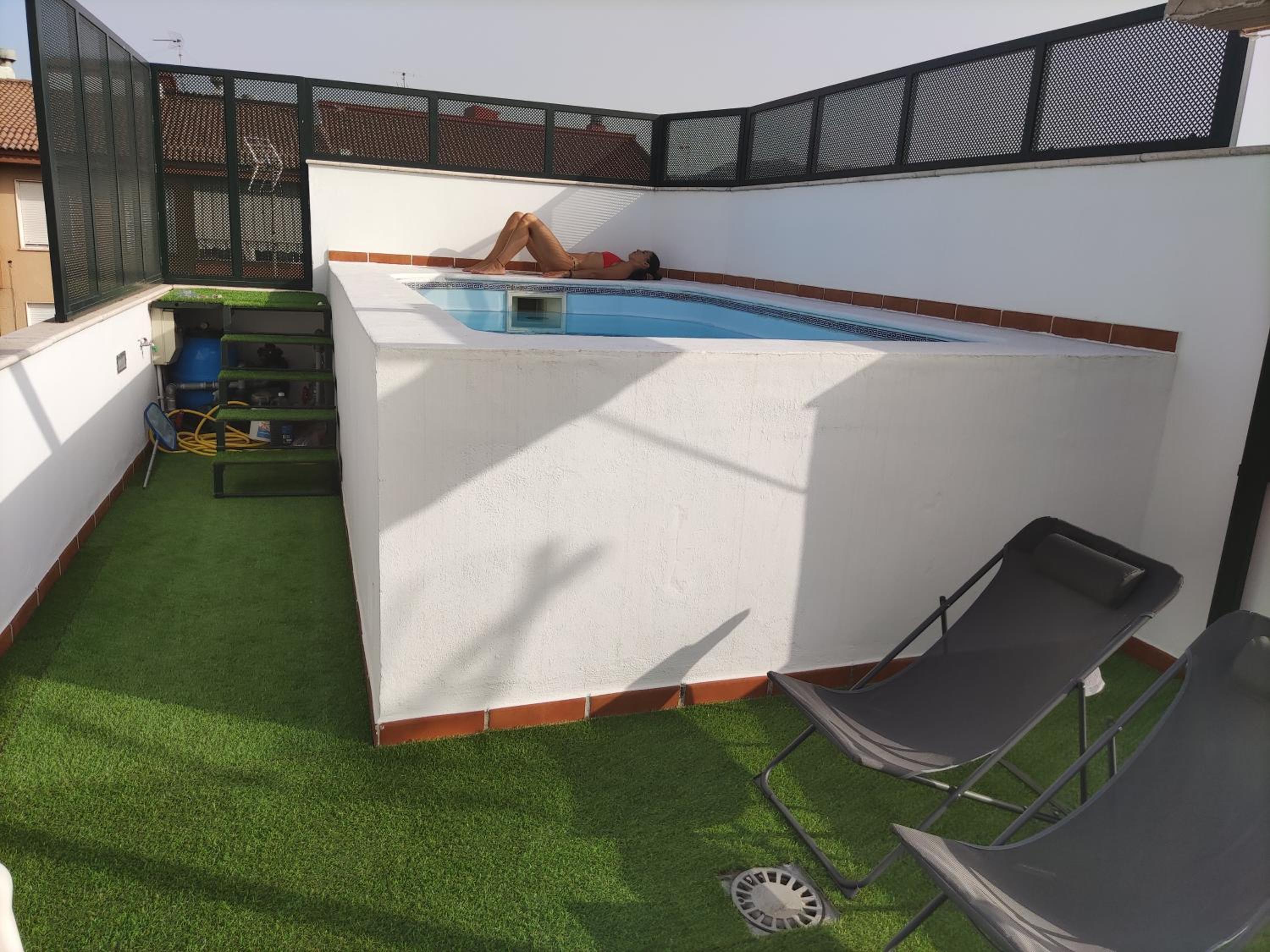Three-Bedroom House - Photo 2