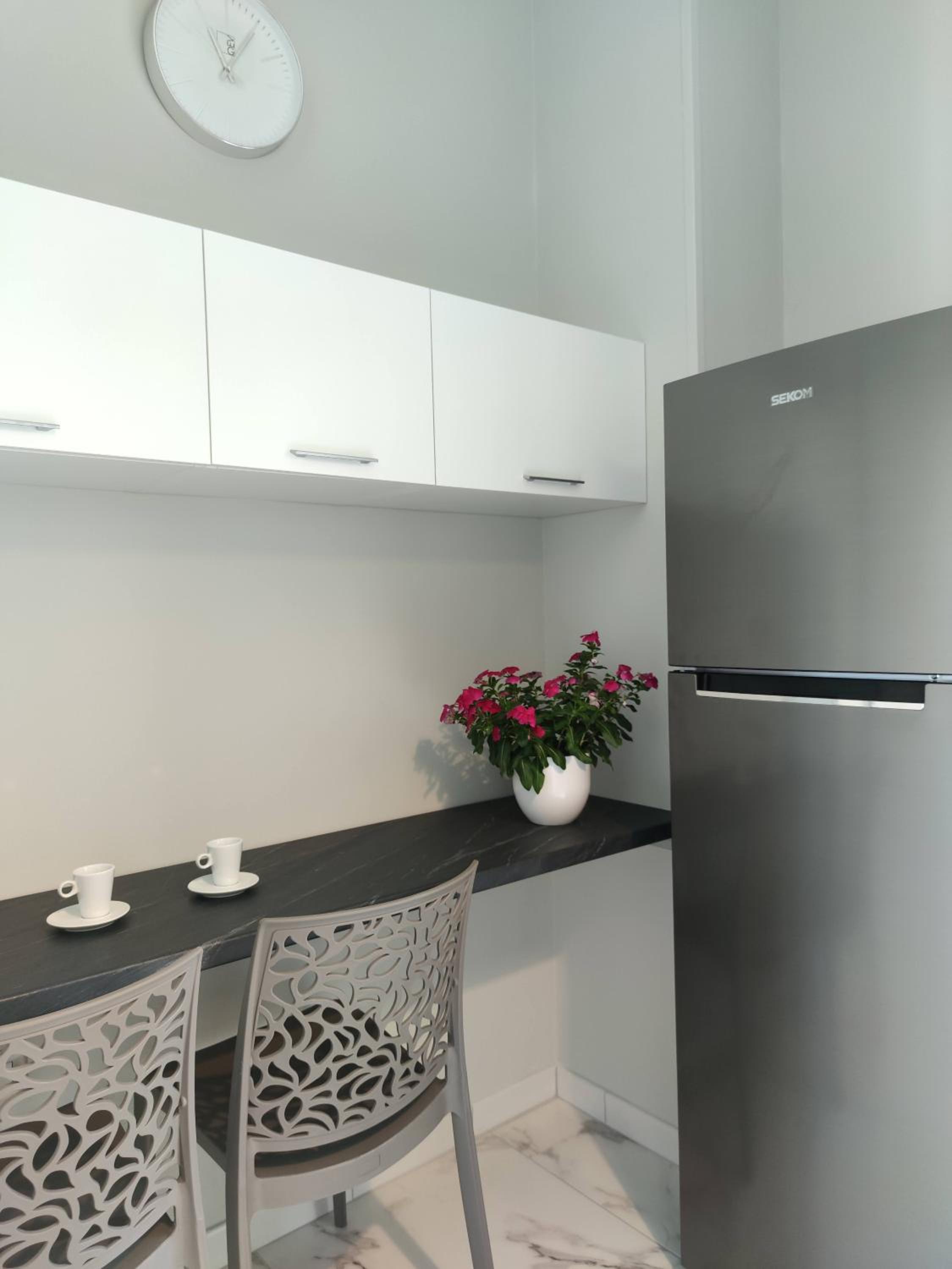 Two-Bedroom Apartment - Photo 2