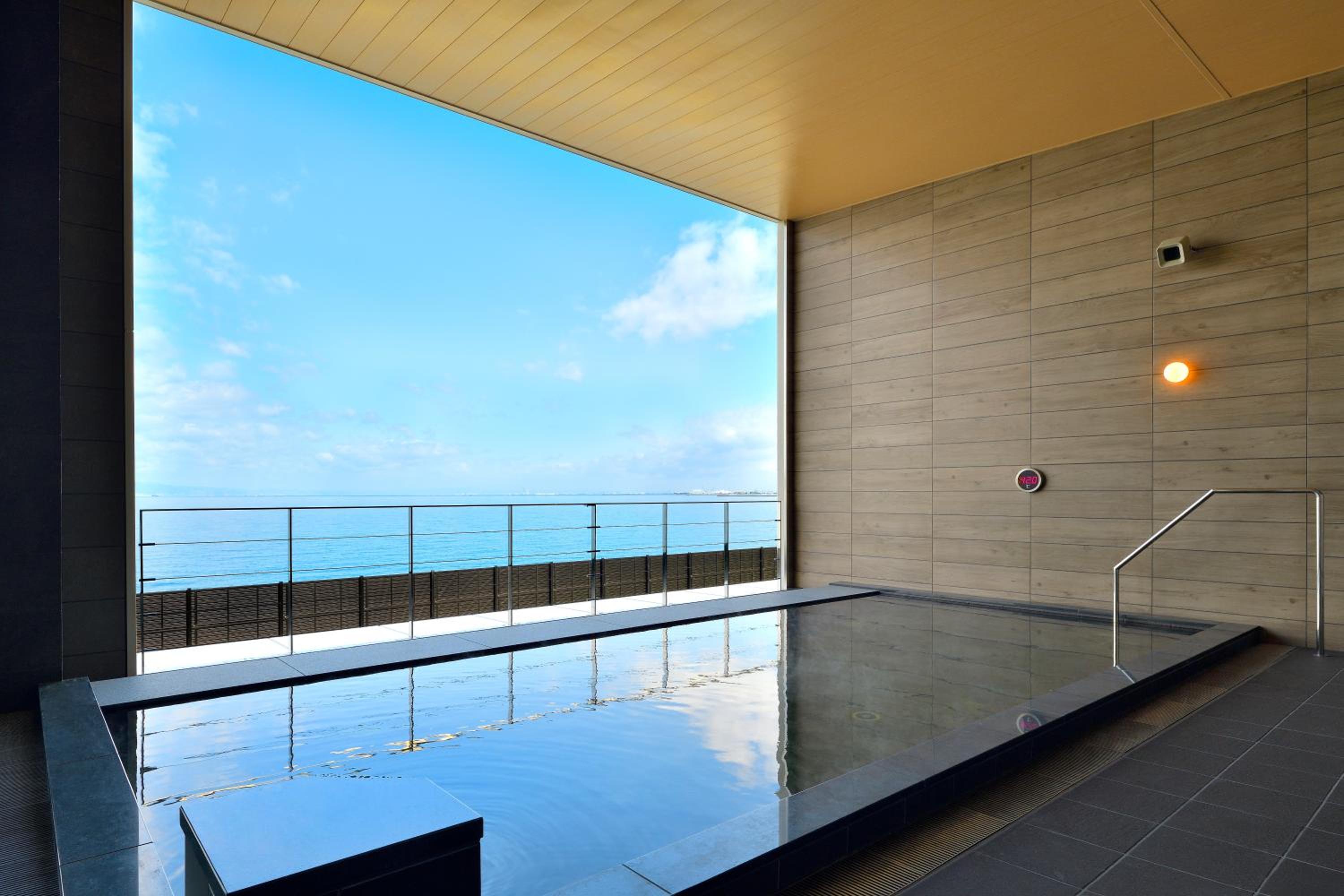 Deluxe Twin Room with Ocean View - Photo 22