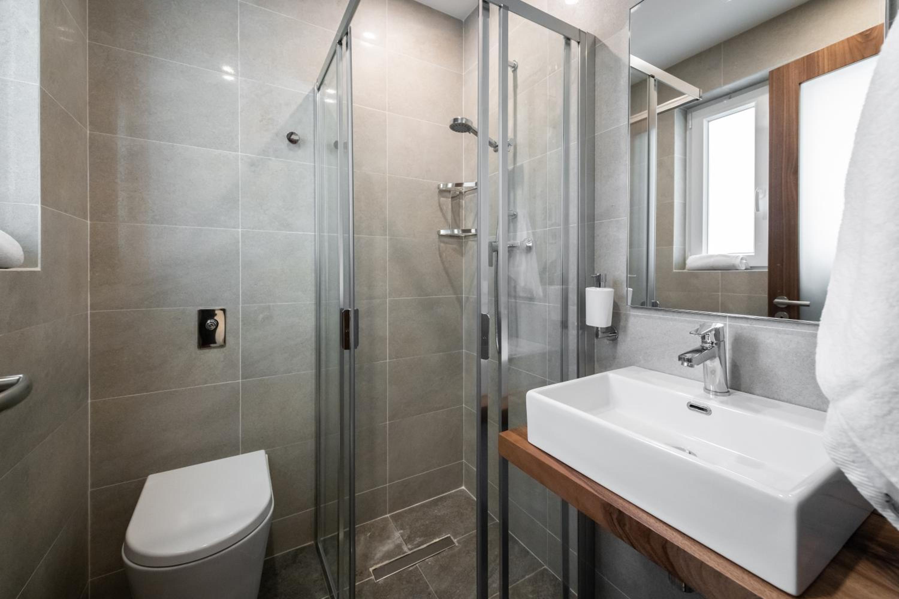 Double Room with Private Bathroom - Photo 2