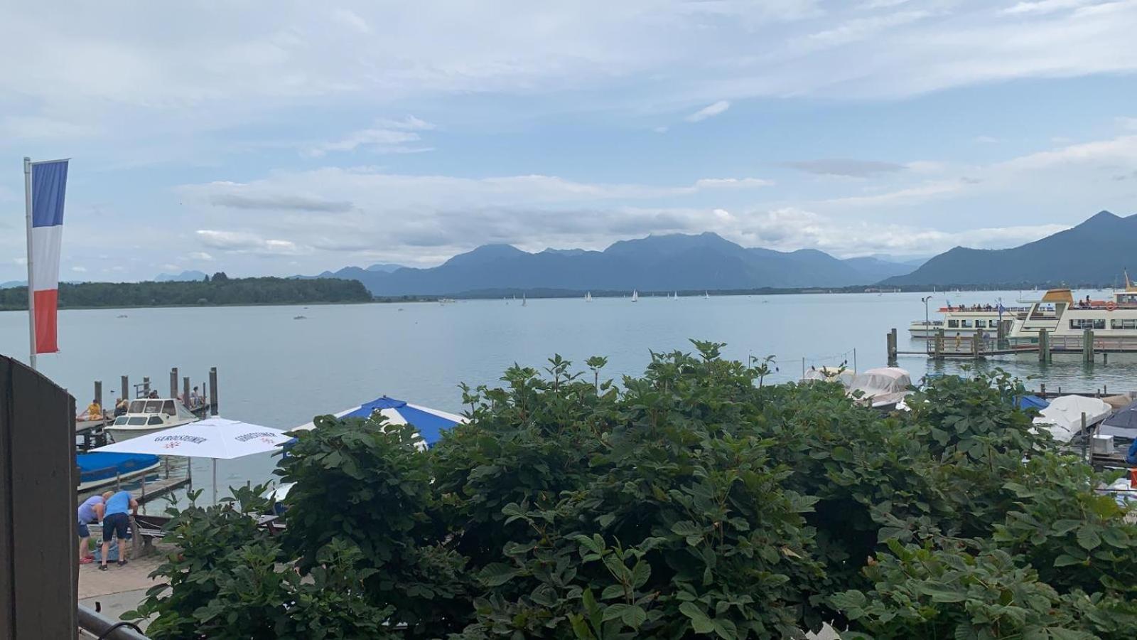 Double Room with Lake View and Balcony - Photo 19