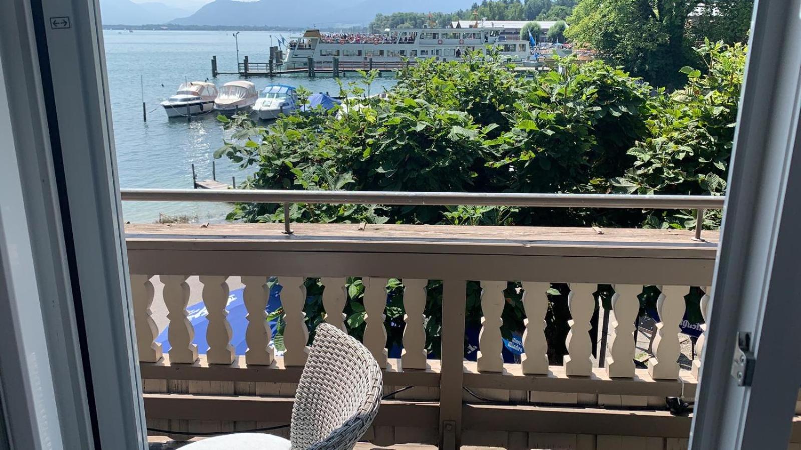 Large Double Room with lake view and balcony - Photo 4