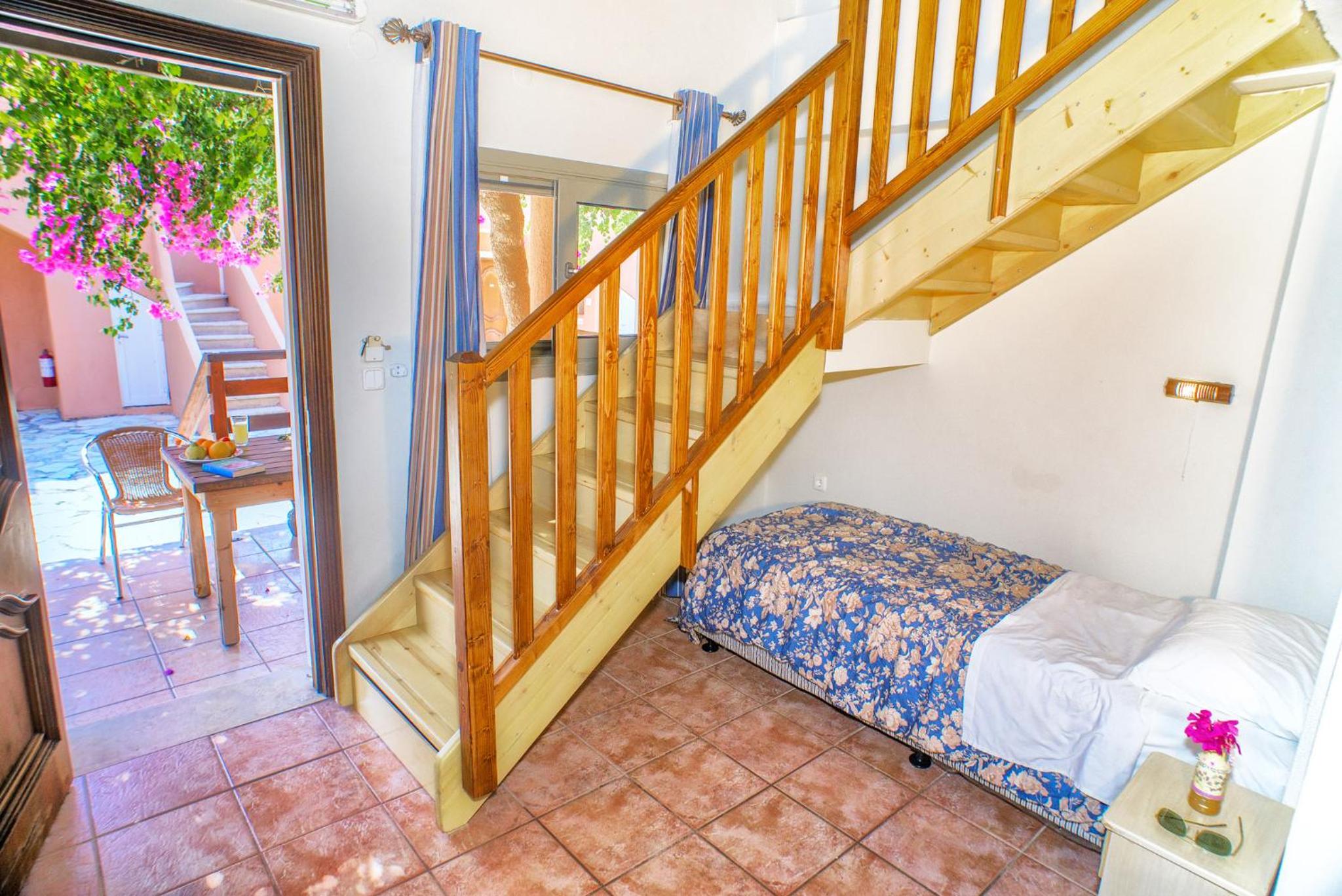 Standard Triple Room - Photo 2