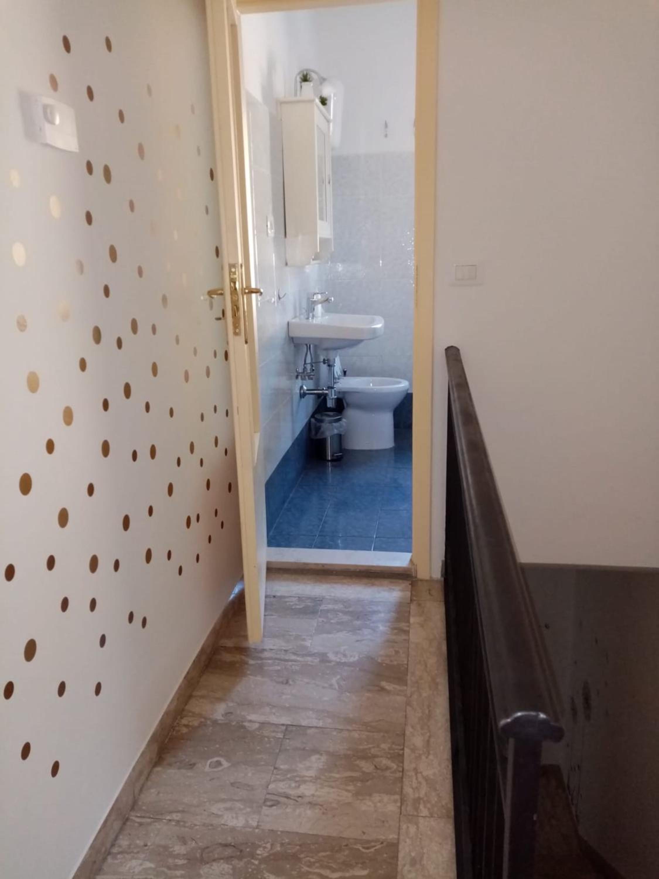 Double Room - Photo 12