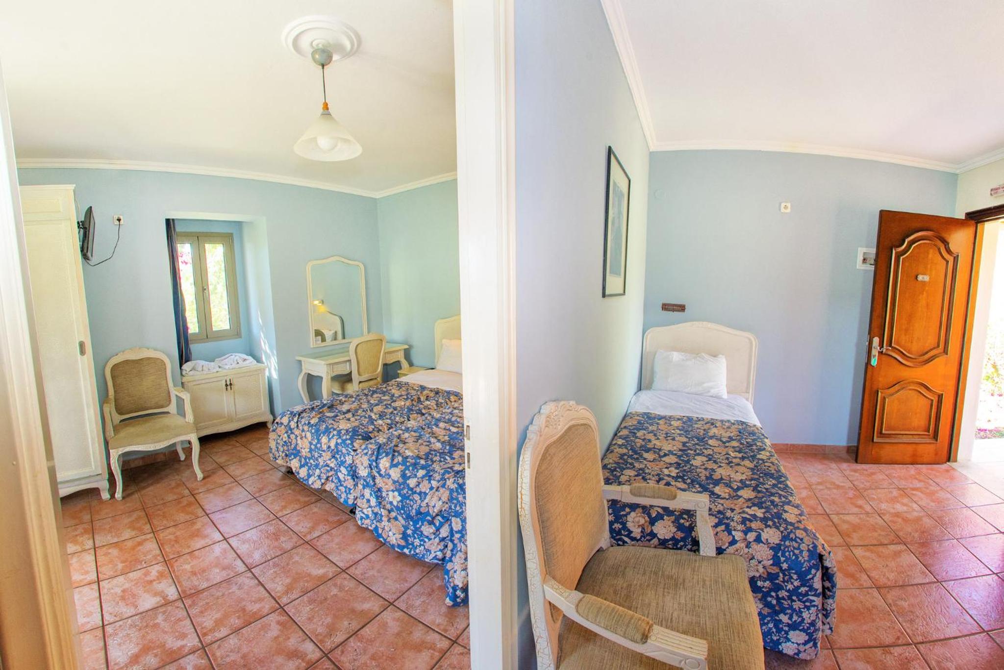 Classic Triple Room - Photo 1
