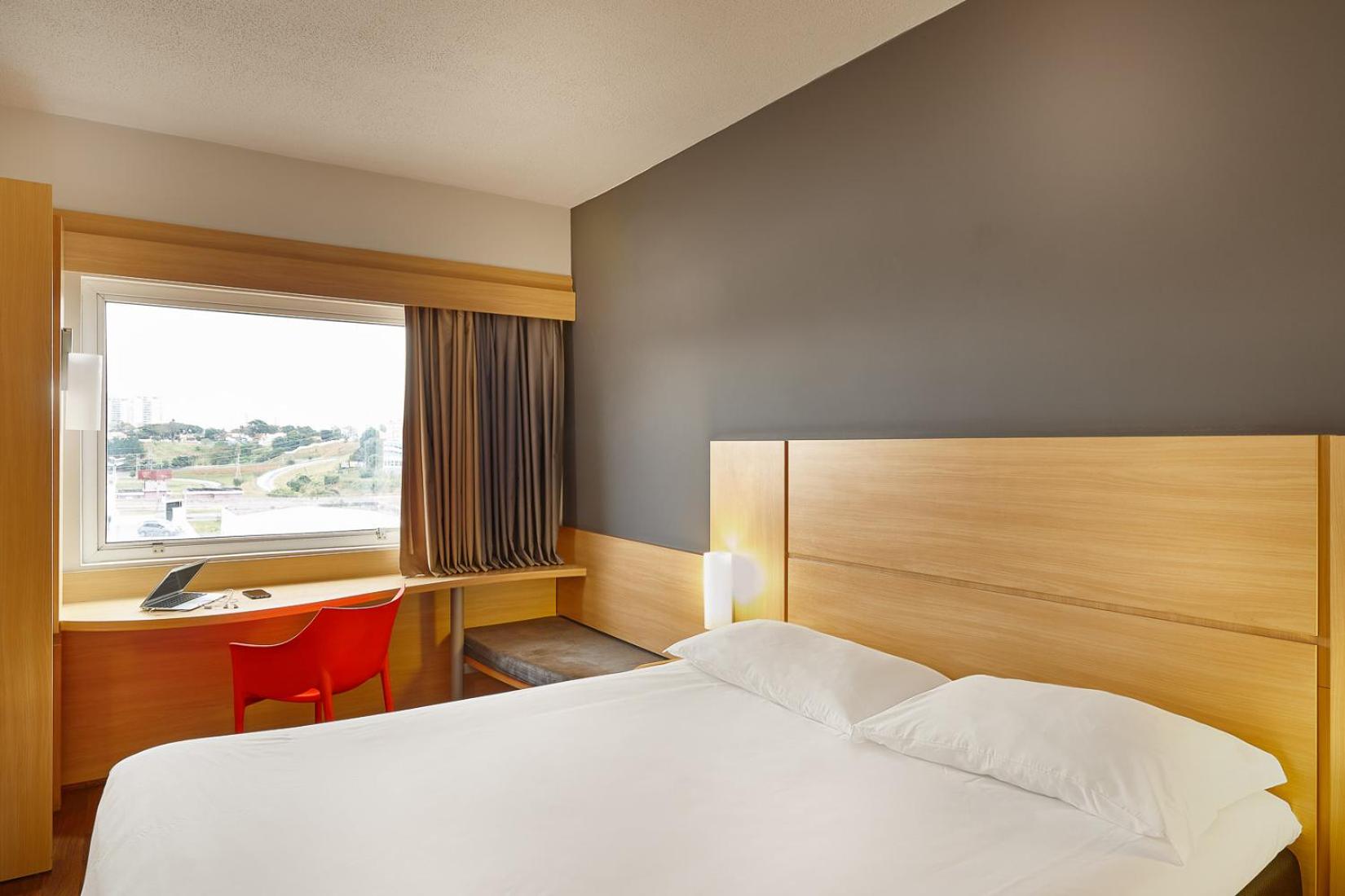 Standard Room with 1 Queen Bed photo 3