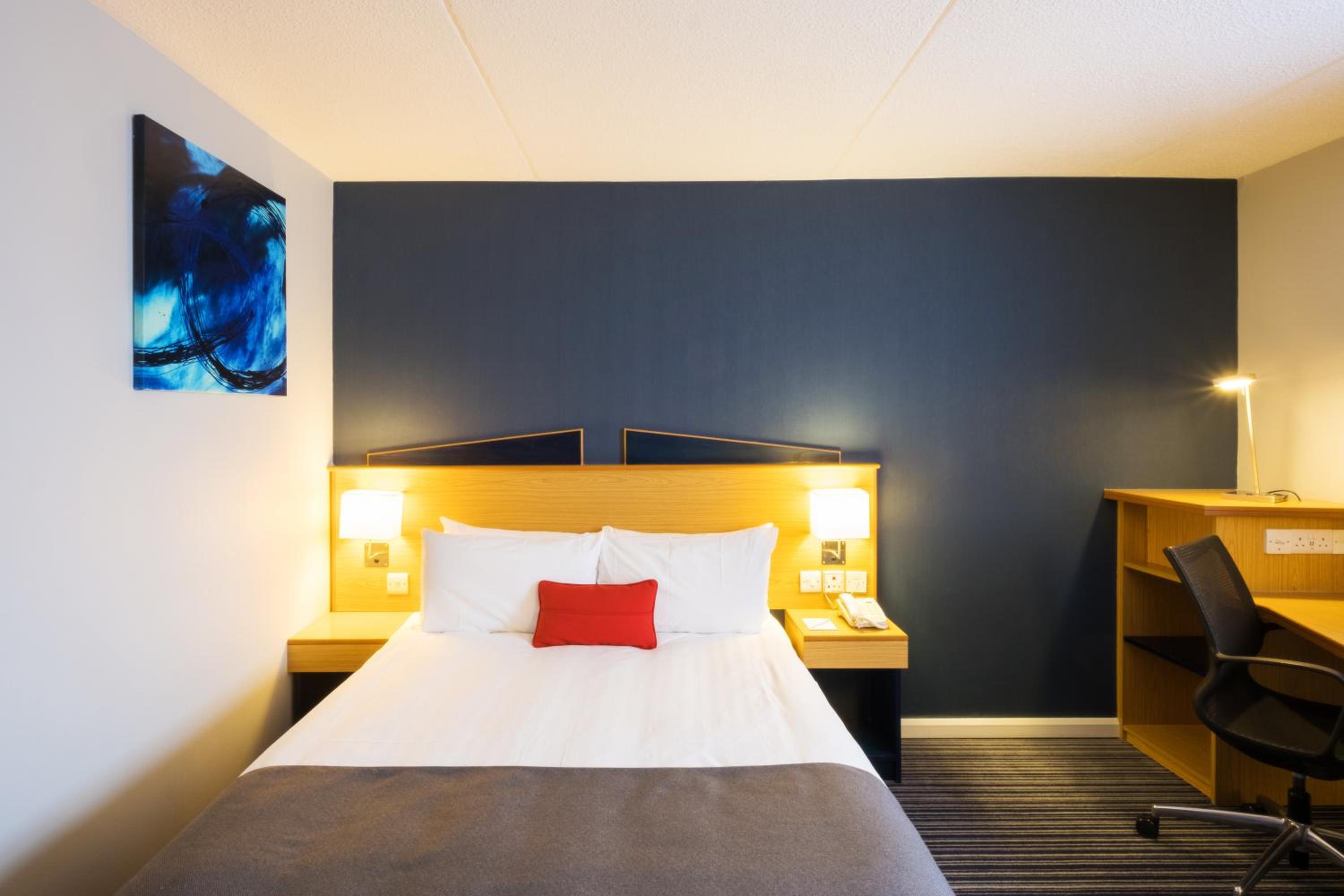 Standard Double Room with Free Hot Breakfast - Accessible - Photo 2