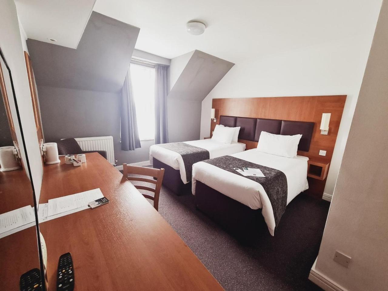 Twin Room - Photo 4