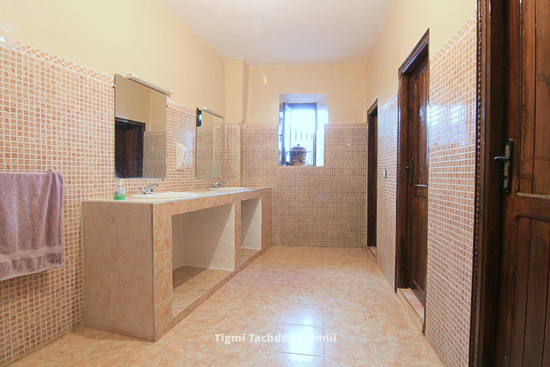 Quadruple Room with Shared Bathroom photo 2
