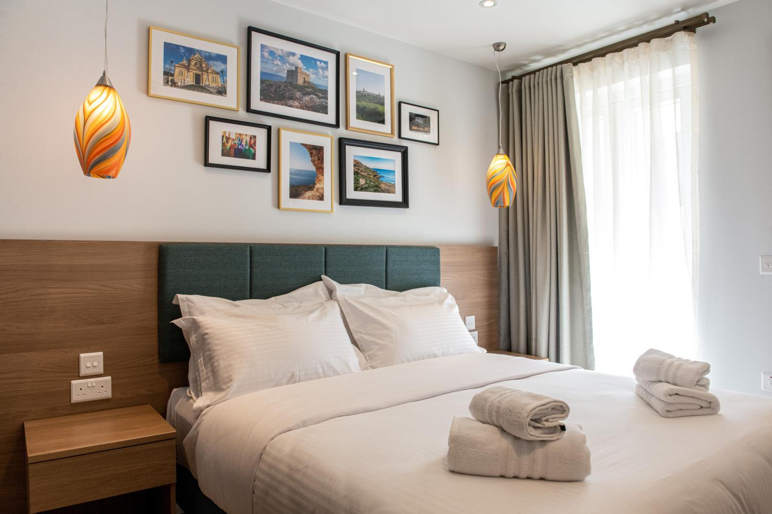 Double Room with Balcony - Photo 25