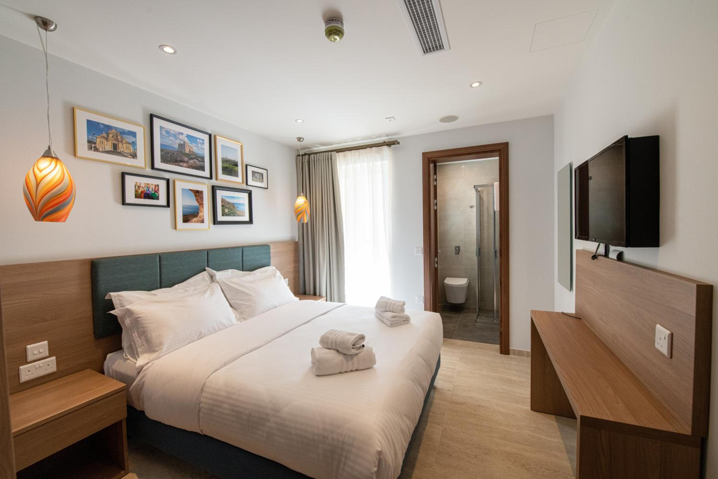 Double Room with Balcony - Photo 29