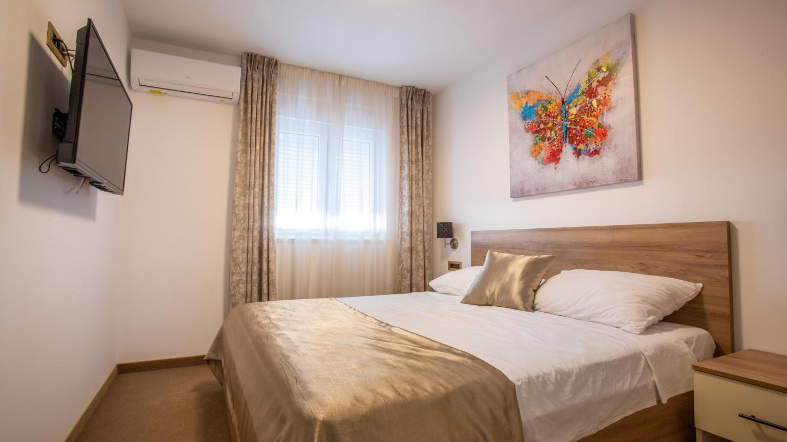 Apartment with Sea View - Photo 13