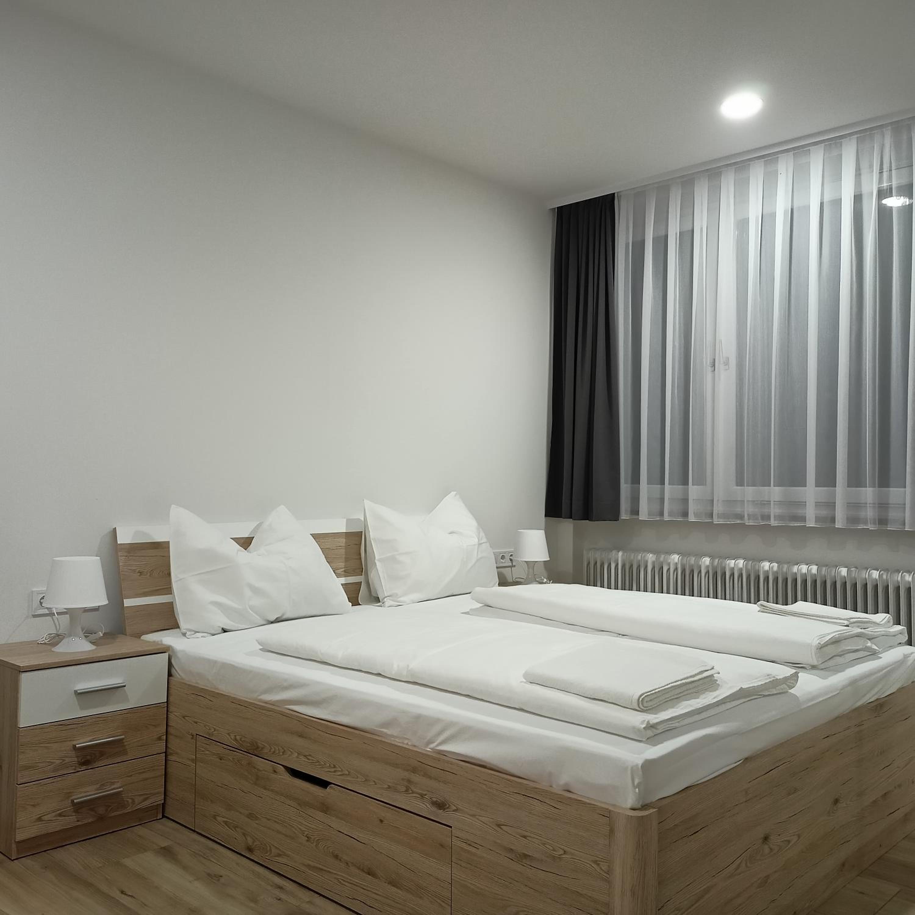 One-Bedroom Apartment - Photo 2