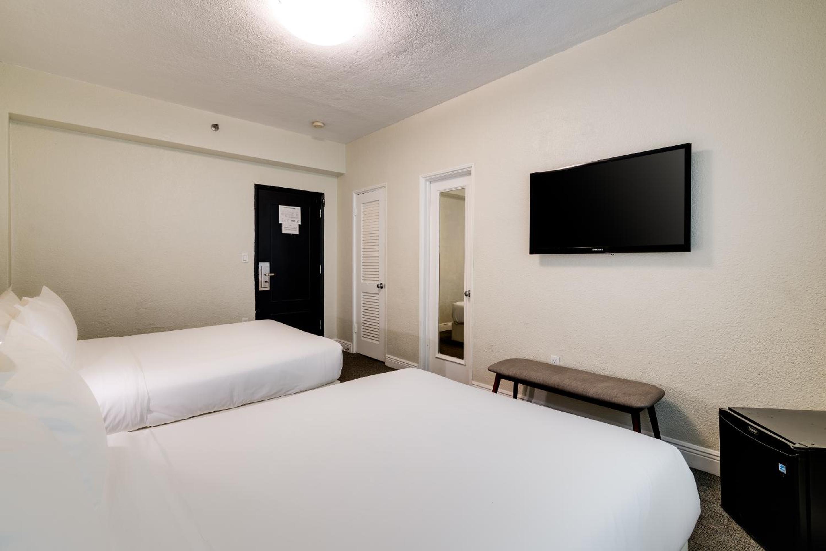 Standard Double Room with Two Double Beds - Photo 3