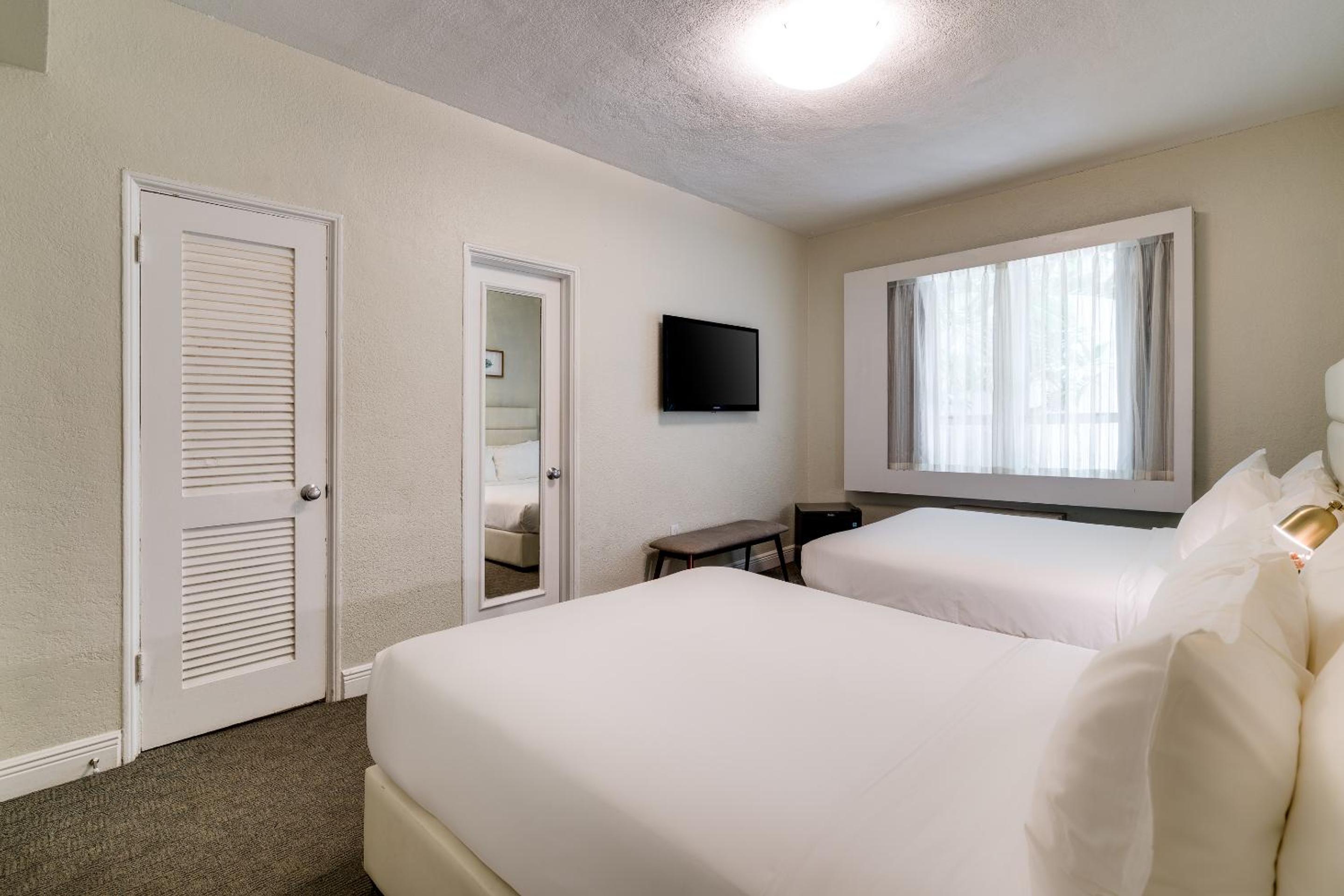 Standard Double Room with Two Double Beds - Photo 2