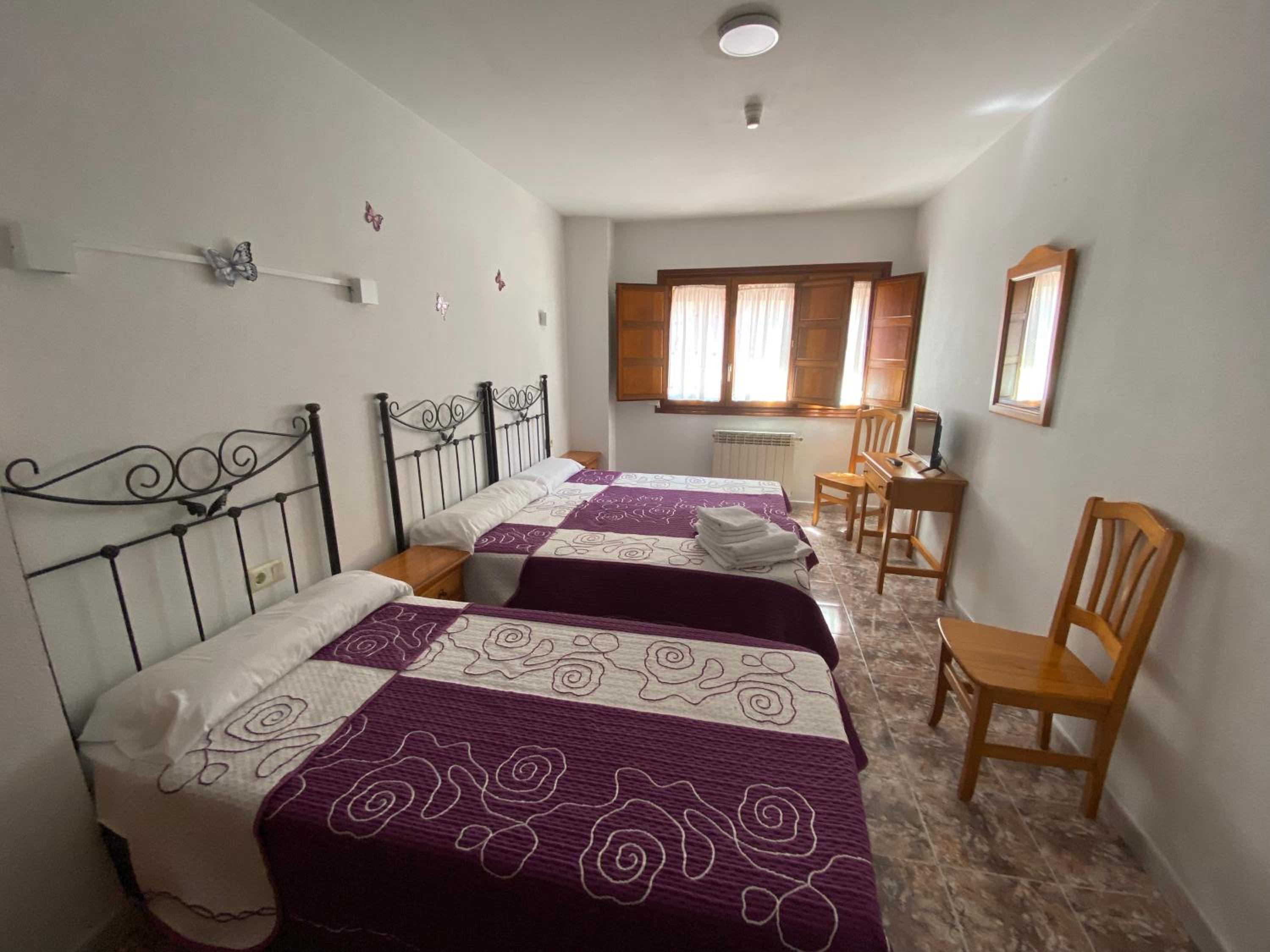 Classic Triple Room - Photo 2