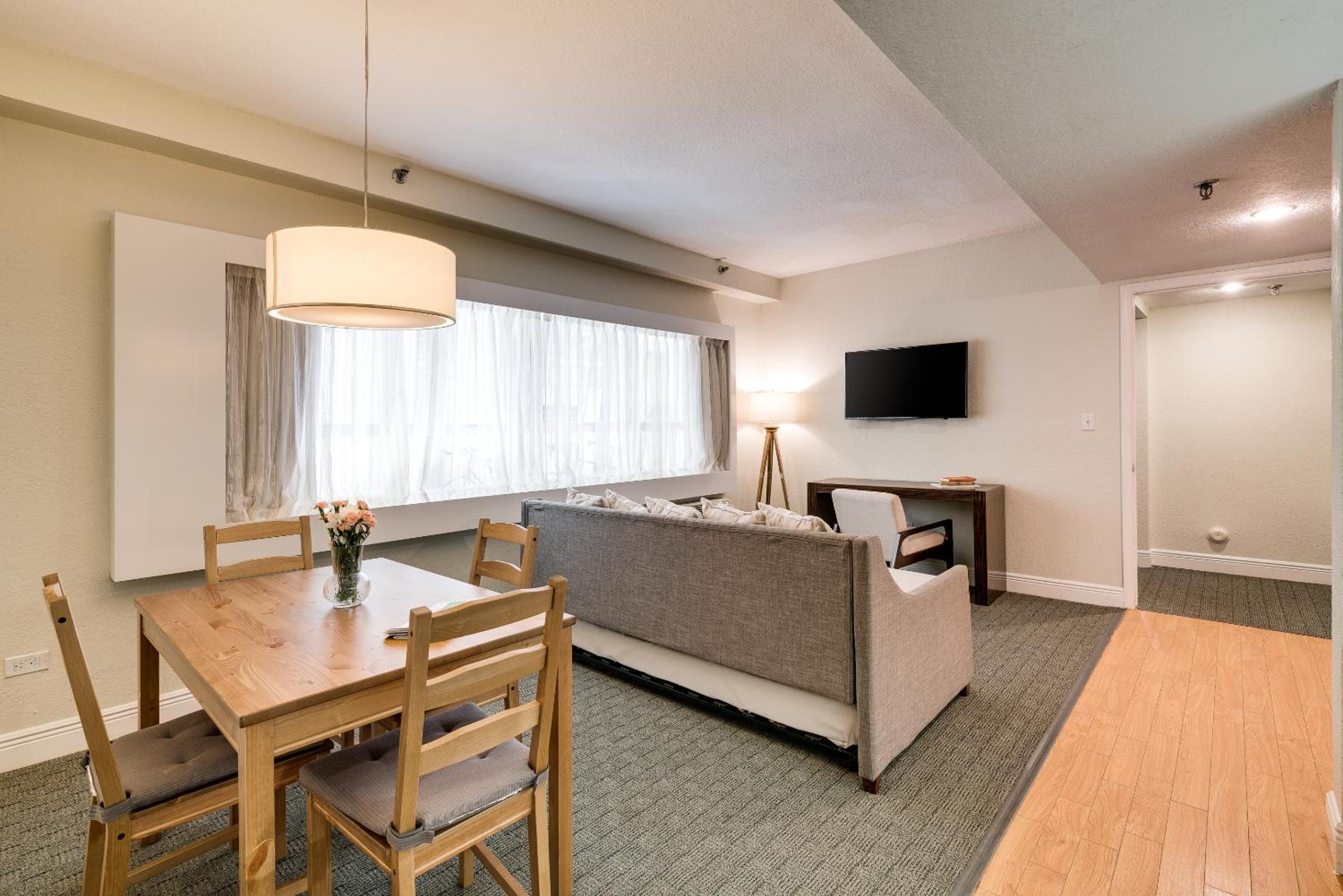 Accessible One Bedroom Suite - Photo 5