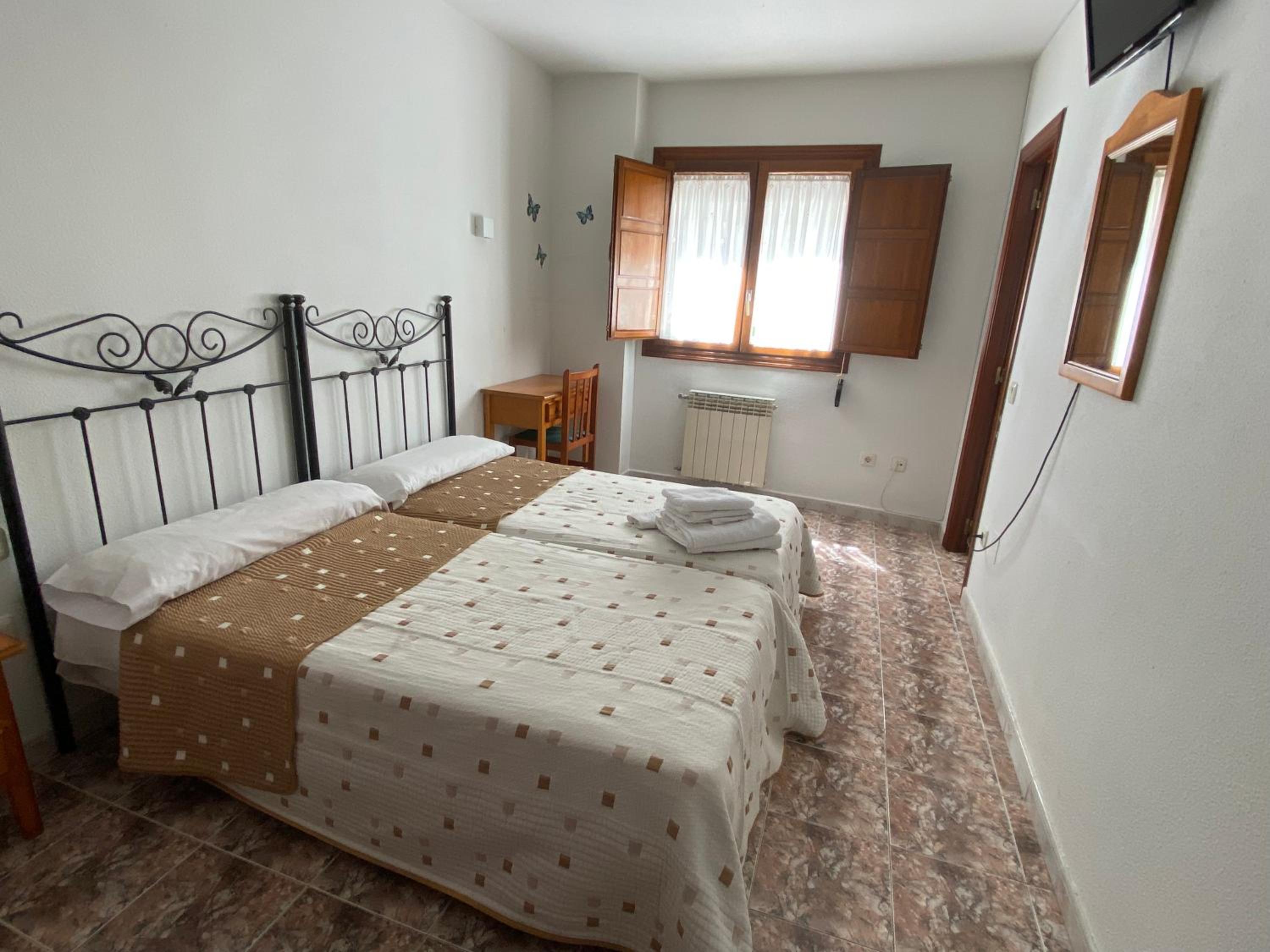 Twin Room - Photo 1