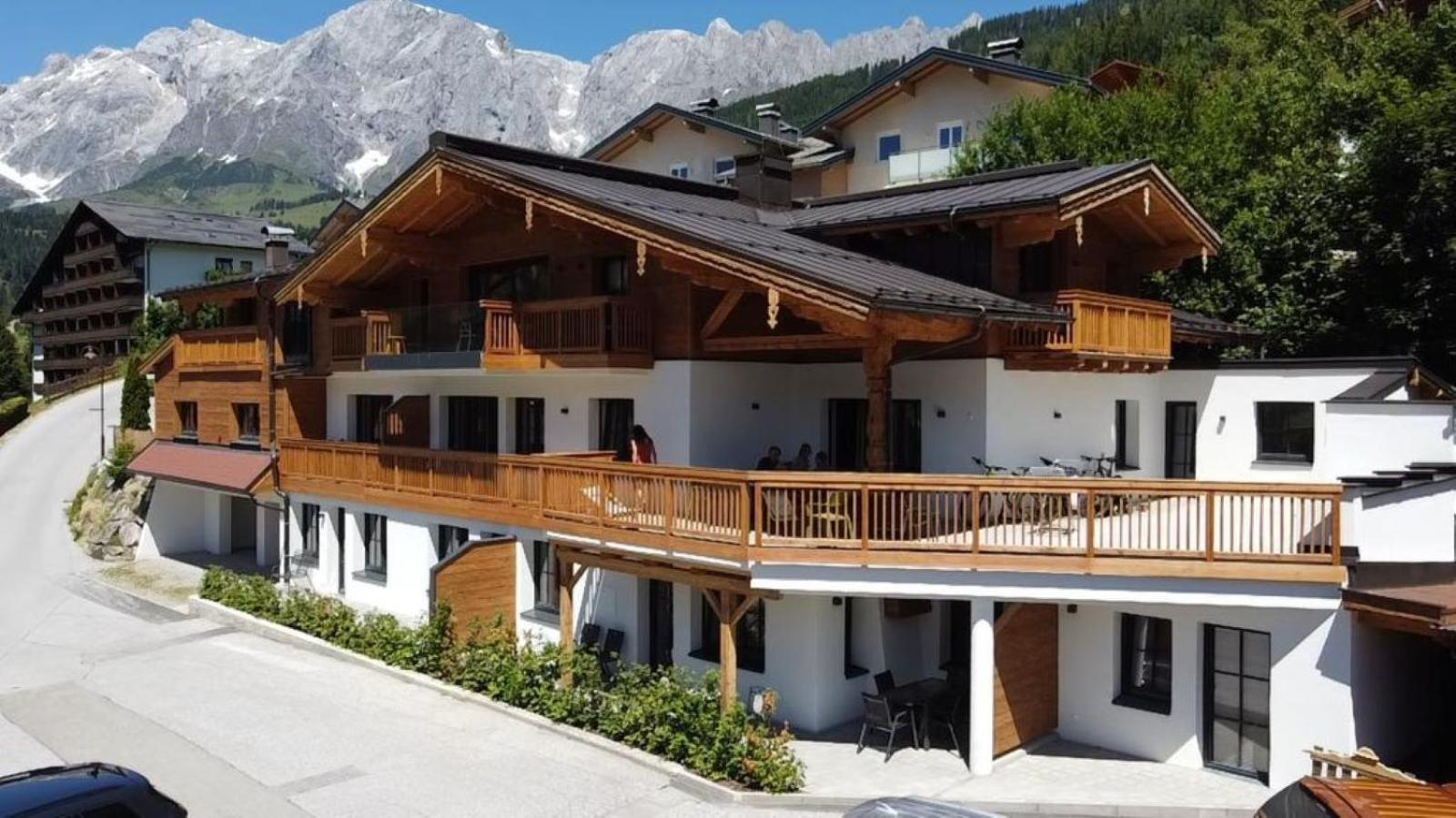 Apartment with Mountain View photo 2