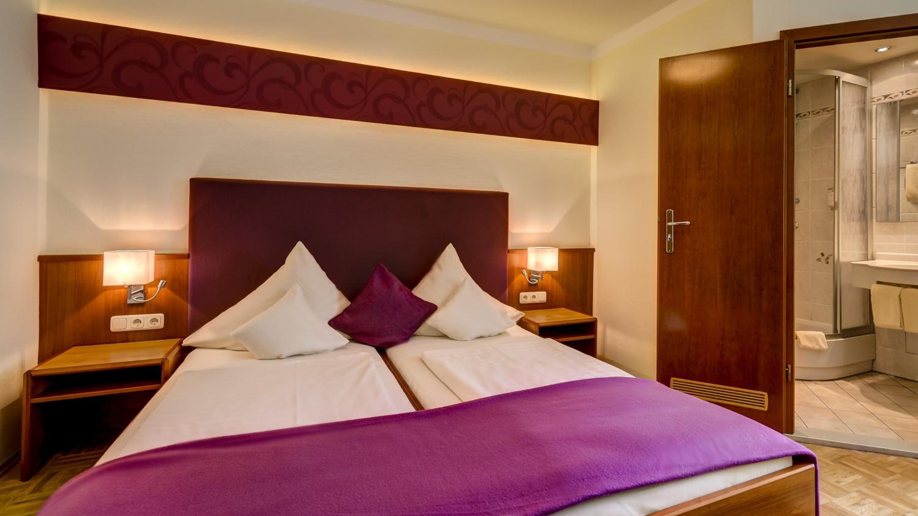 Double or Twin Room - Photo 3