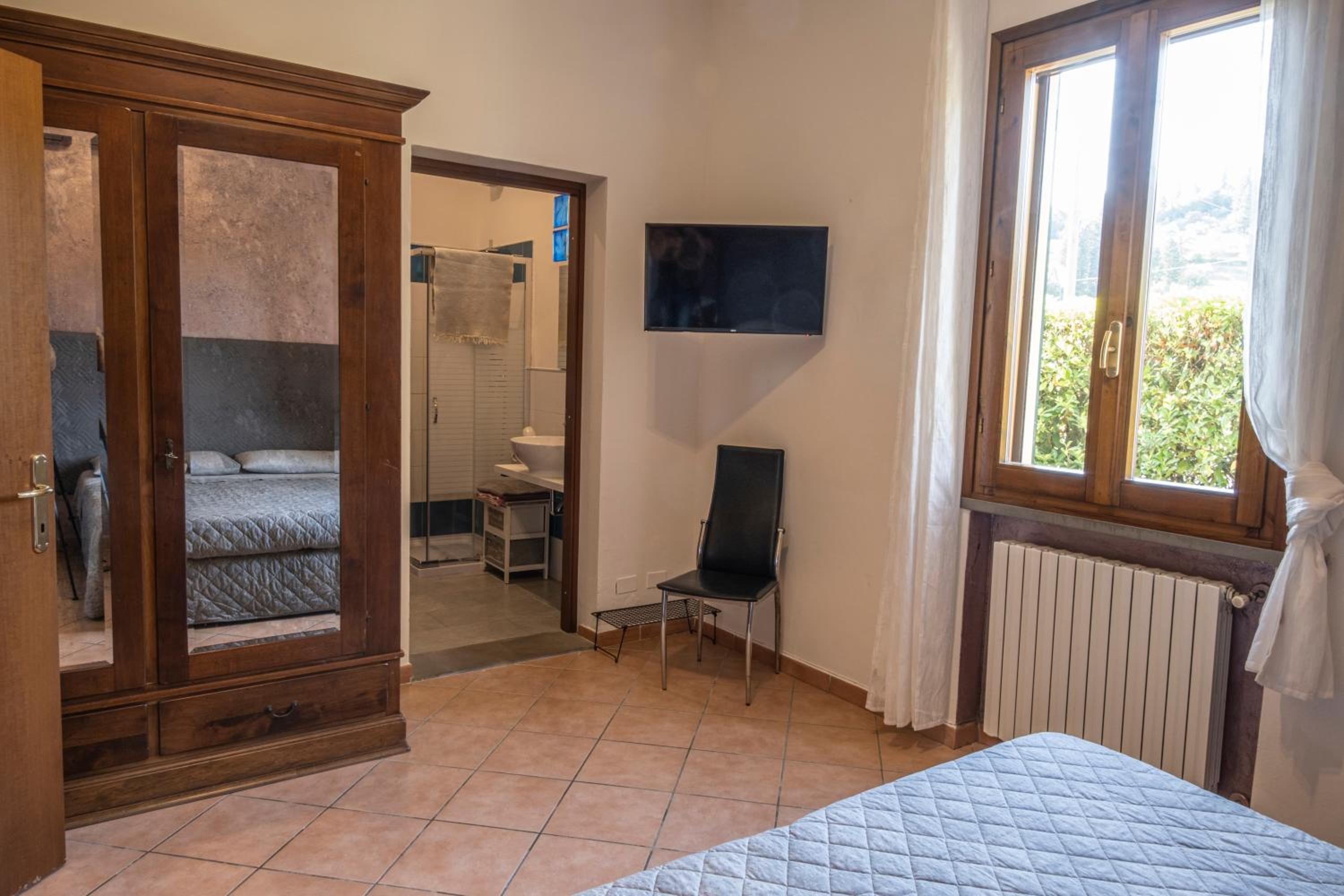 Double Room with Private Bathroom photo 3