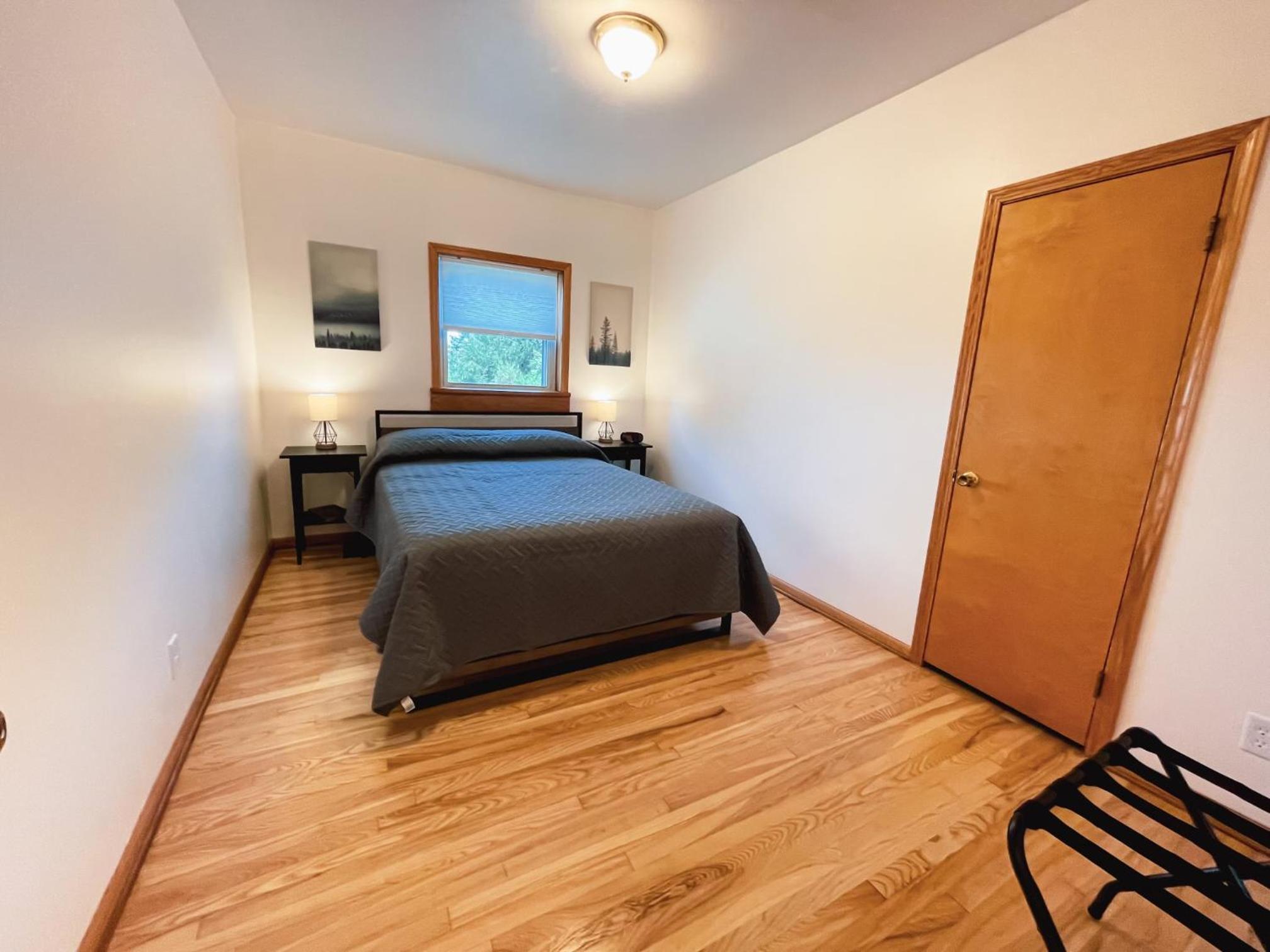 Three-Bedroom House - Photo 10