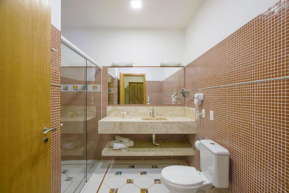 Deluxe Suite with Spa Bath photo 2