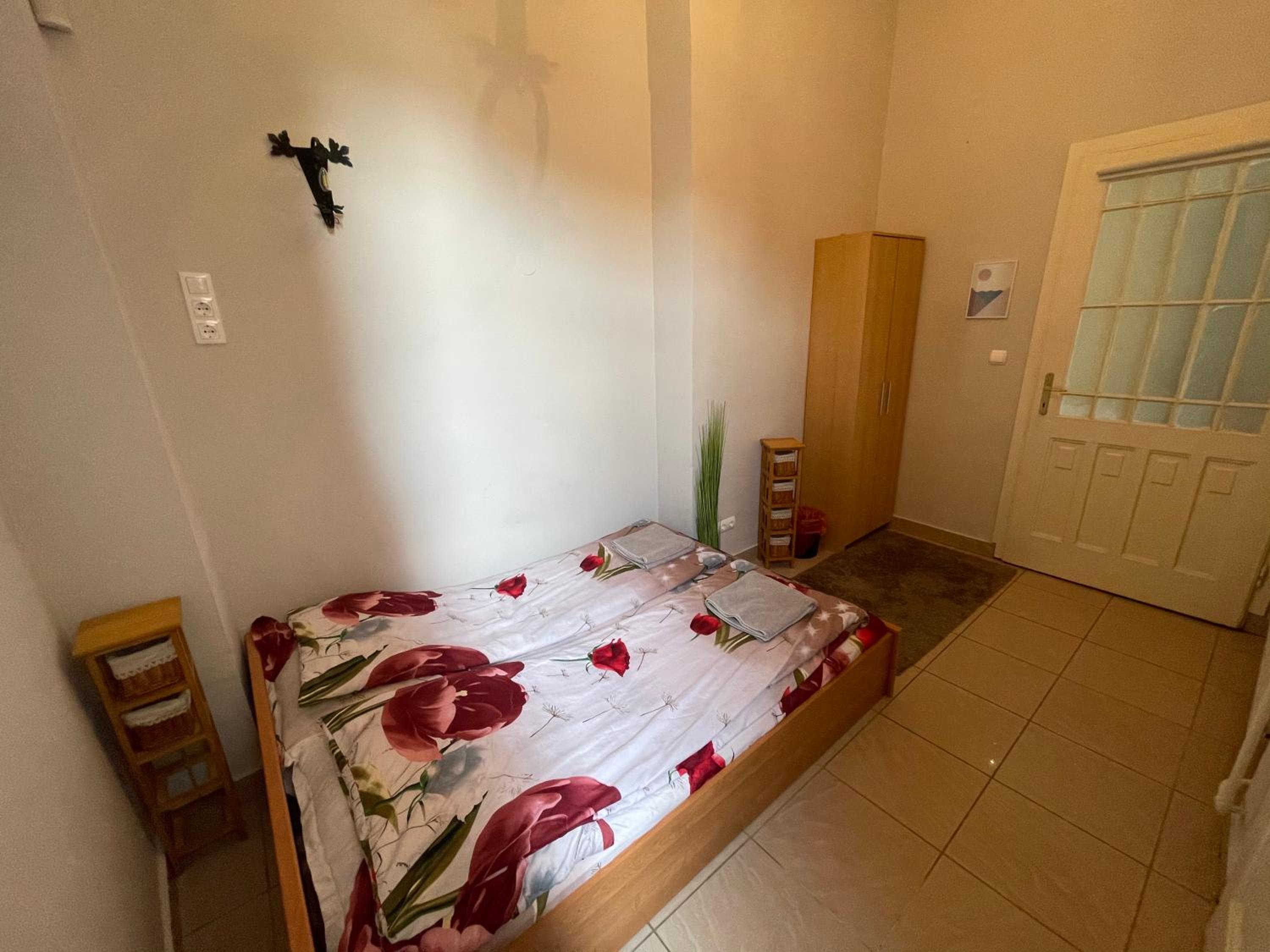 Double Room with Private Bathroom - Photo 3