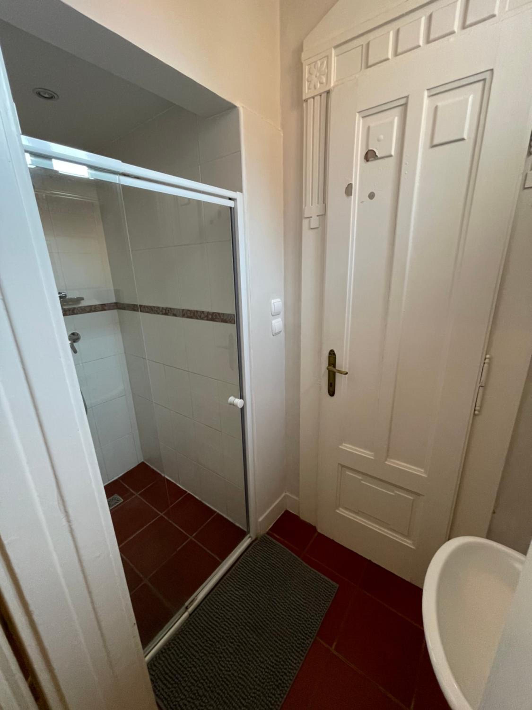 Double Room with Private Bathroom - Photo 4