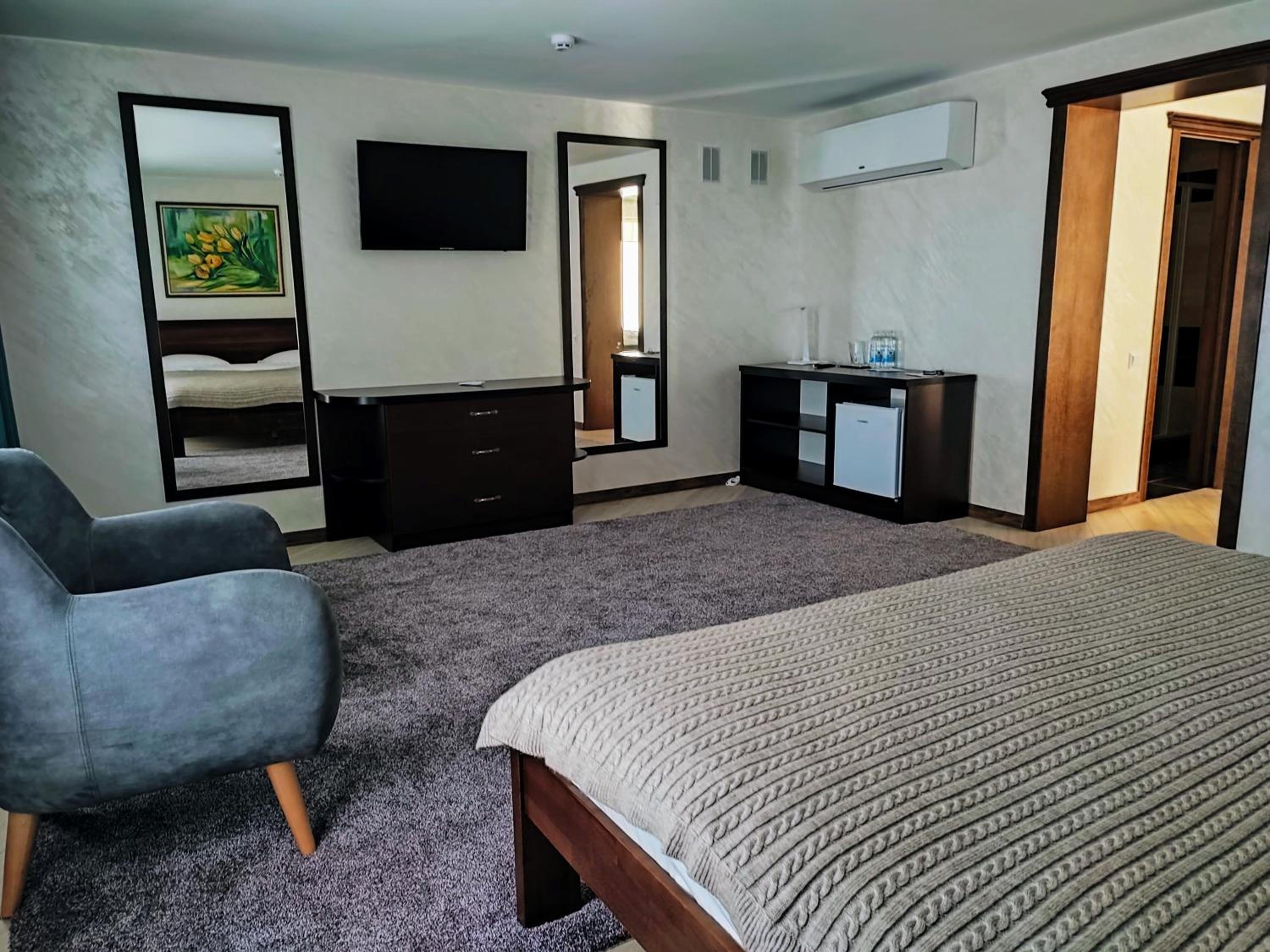 Deluxe Triple Room photo 2