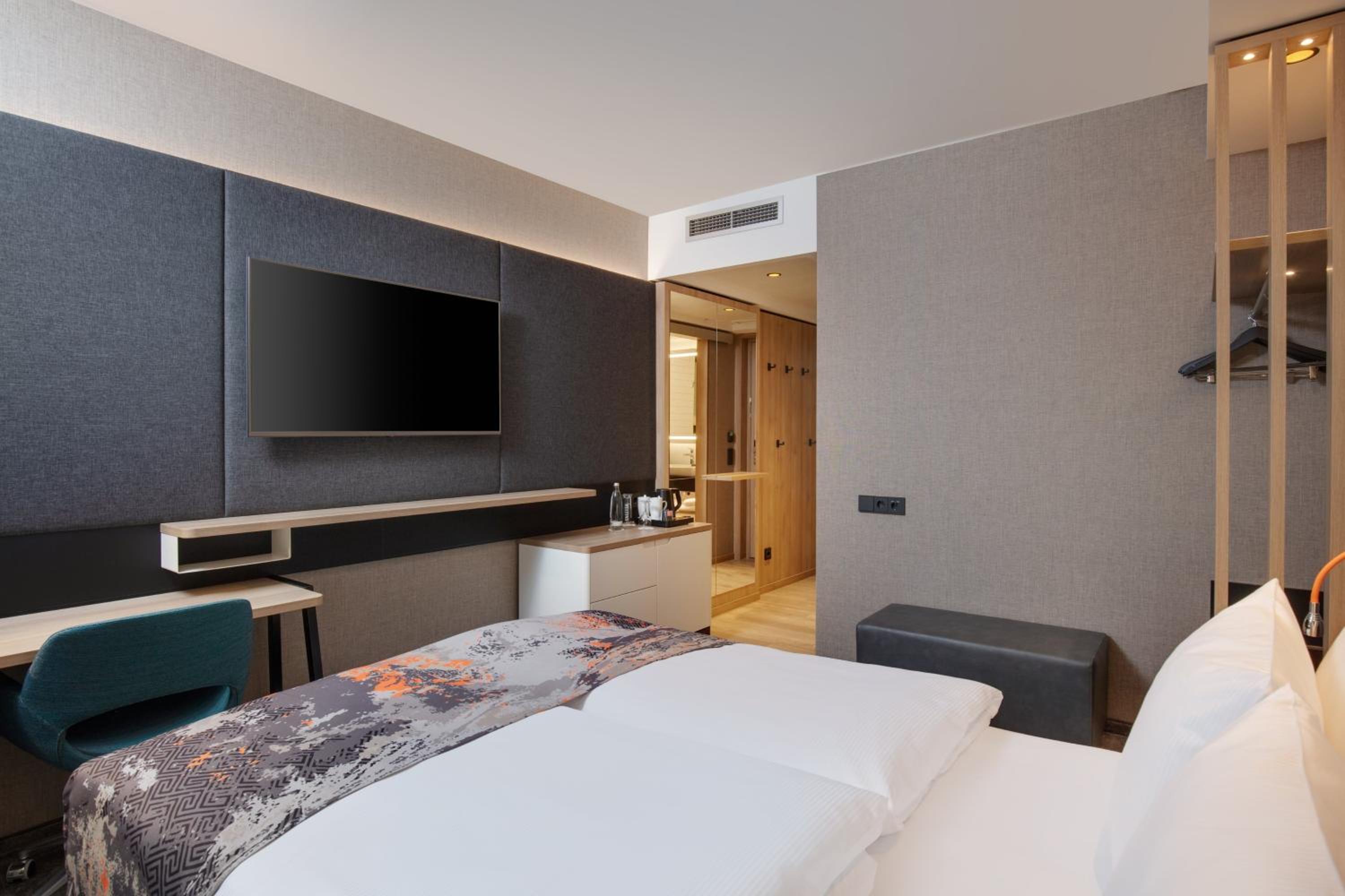 Standard King Room - Photo 4