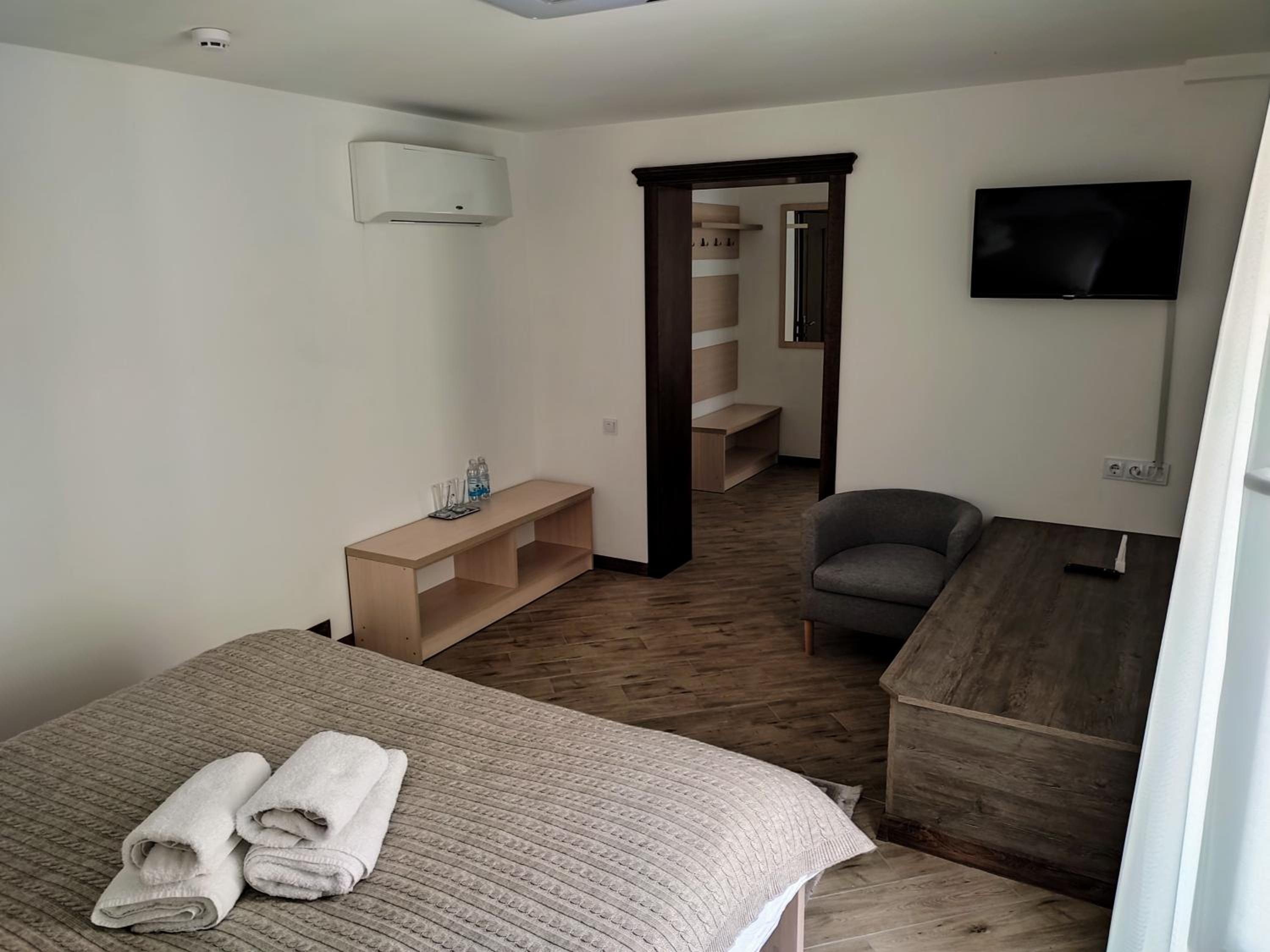 Standard Triple Room photo 2