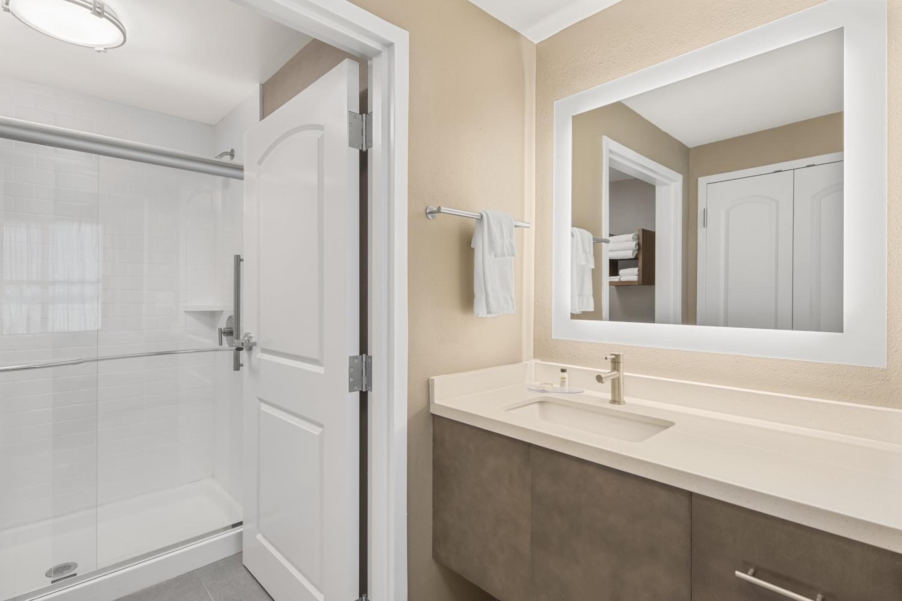 King Studio Suite - Photo 2
