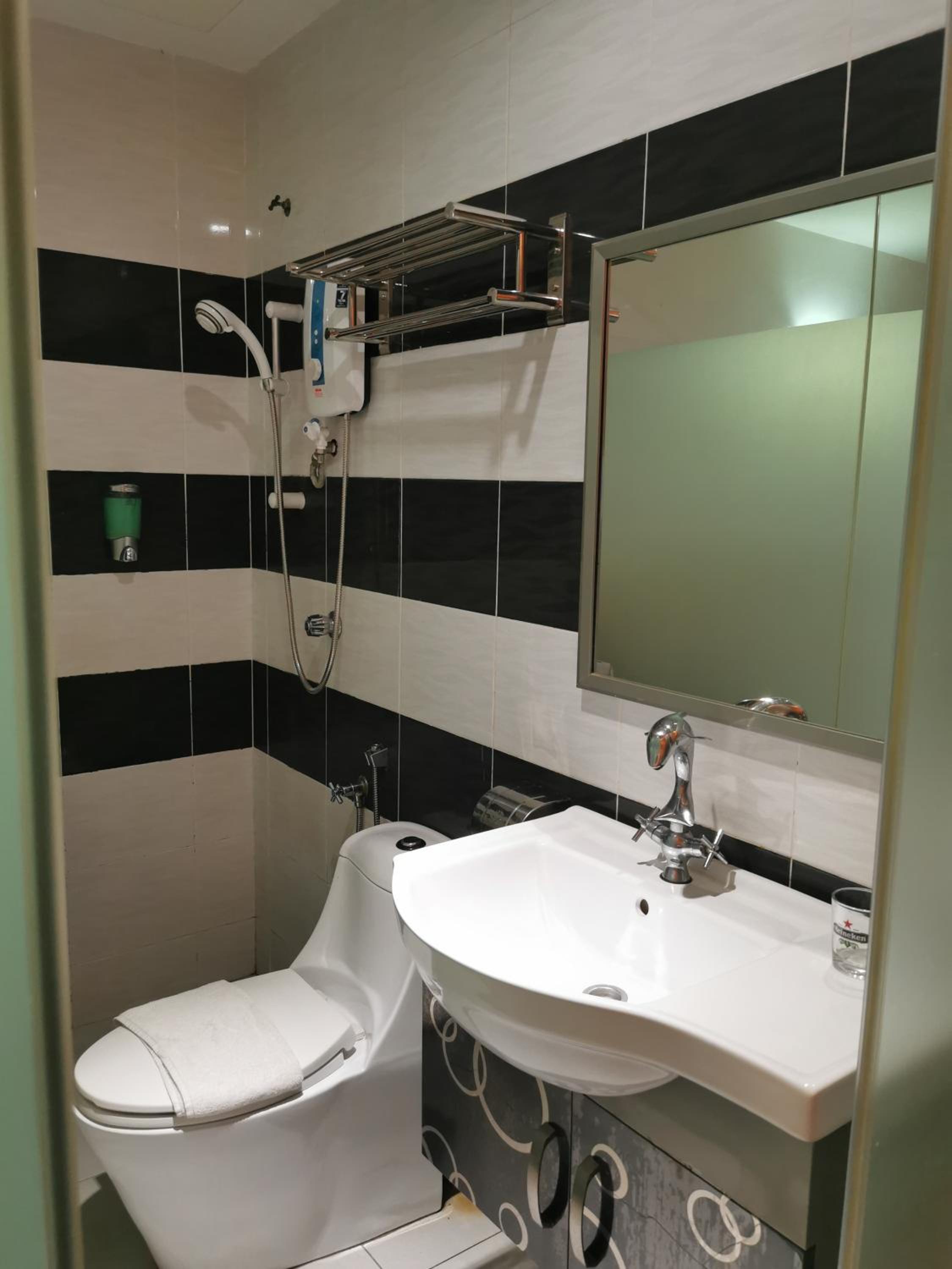 Standard Queen Room - Photo 5